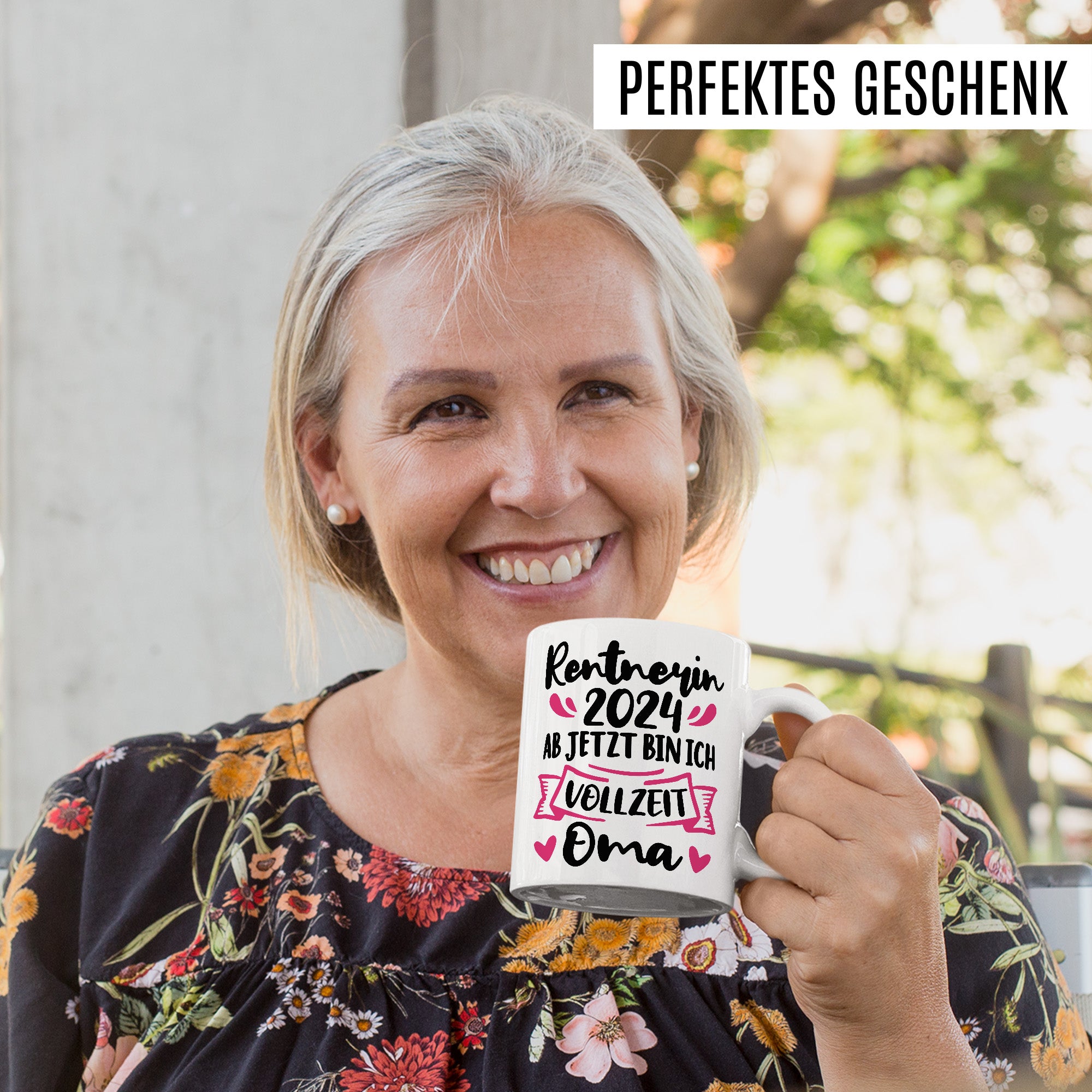 Tasse Rentnerin 2024 mit Spruch: "Vollzeit Oma"