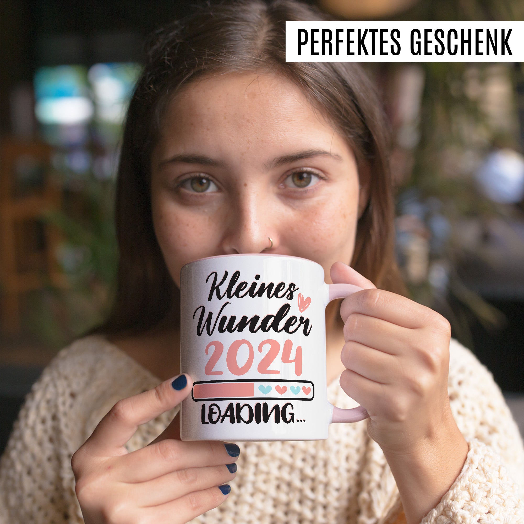 Schwangerschaft Tasse, Kleines Wunder 2024 Loading Geschenk Schwangere, schöner Spruch Geschenkidee werdende Mutter Opa Oma Freundin Geschenkidee