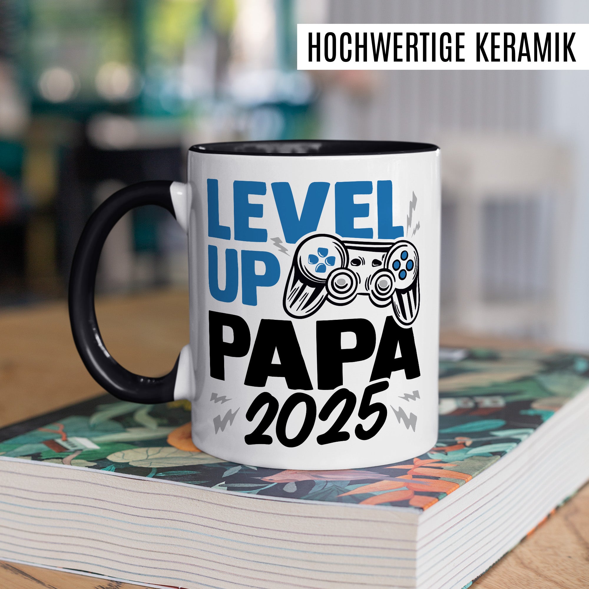 Tasse Vater, Level up - Papa 2025 Geschenk werdender Papa Geschenkidee Vaterschaft Kaffee-Becher Kaffeetasse mit Spruch Gaming Teetasse Motiv Gamer zukünftiger Vater Geburt
