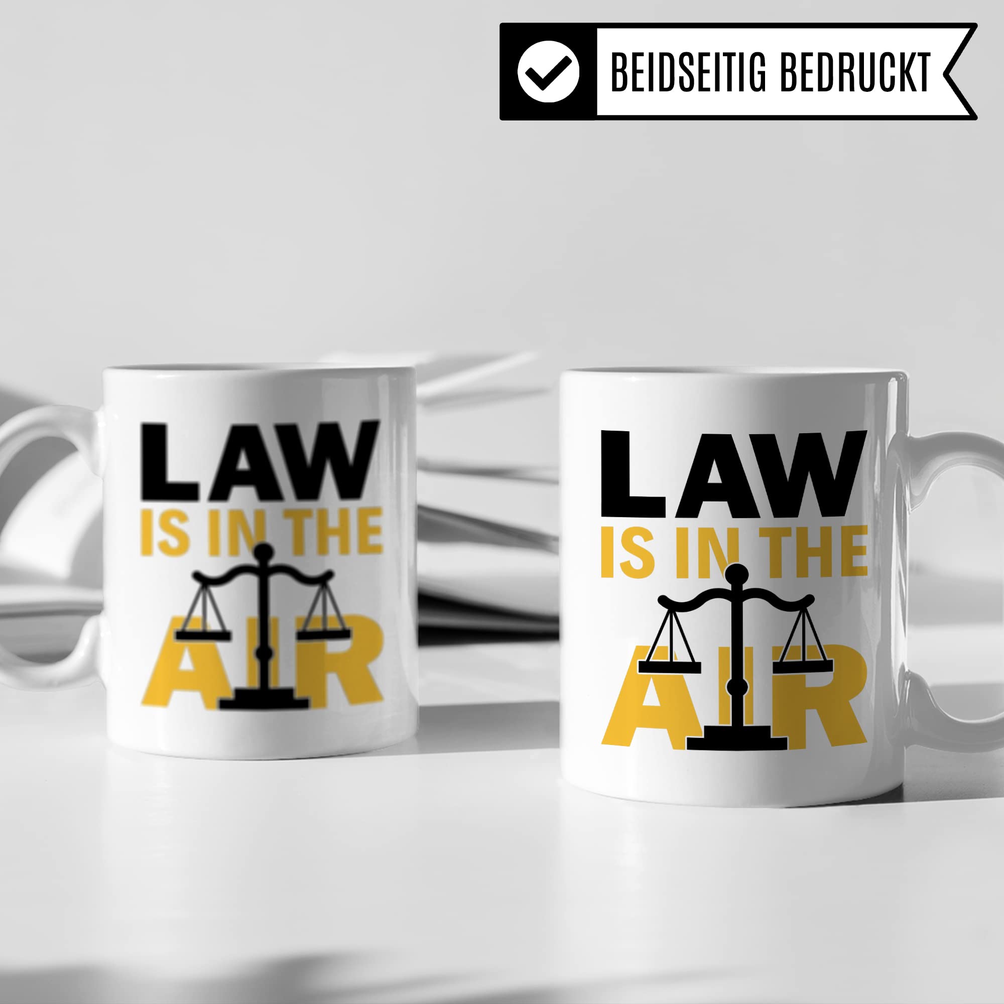 Tasse Jura lustig: LAW IS IN THE AIR, Geschenk für Anwalt Anwältin Rechtsanwalt lustig, Kaffeetasse mit Spruch Juristin Jurist Rechtswissenschaft Studium Student Studentin Becher