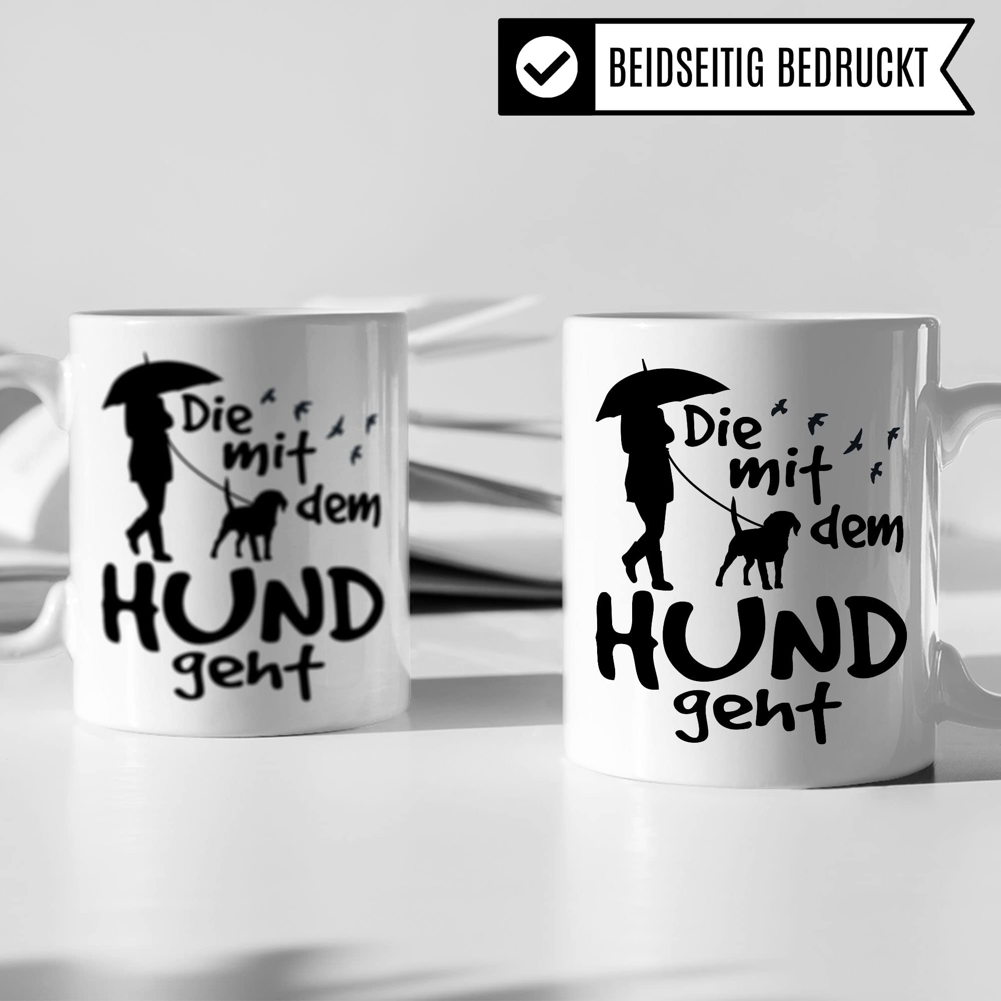 Die mit dem Hund geht lustige Tasse Hund, Tasse für Hundehalter Frauchen Humor Geschenk für Hundebesitzerin, Hundehalterin Hundeliebhaber Spruch Gassi-Gehen Kaffee-Becher