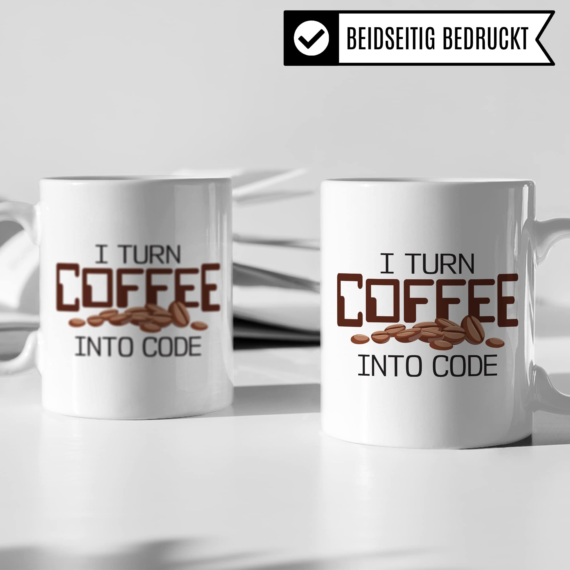 Informatik Geschenk Tasse, I turn Coffee into Code Geschenkidee für Informatiker Kaffee-Becher Informatikerin Programmieren Kaffeetasse mit Spruch lustig Coding