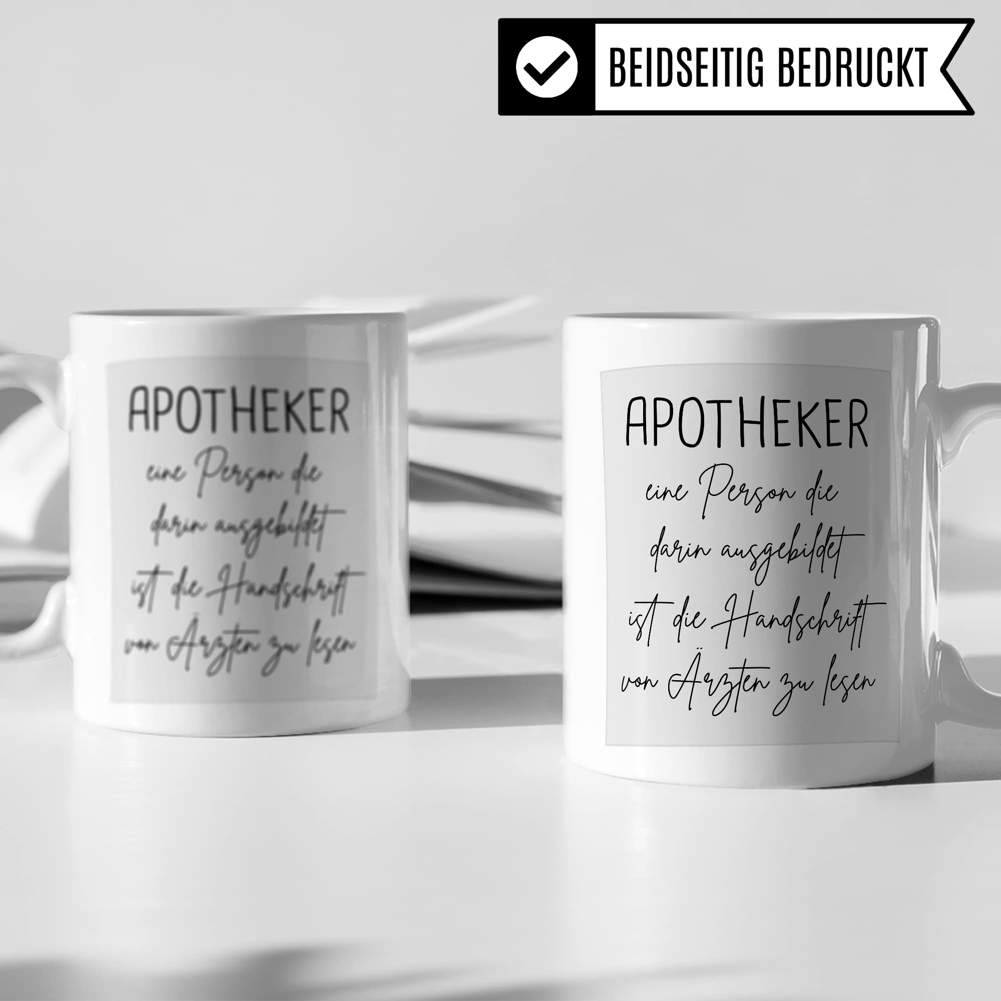 Apotheker Tasse Kaffeetasse lustig Apotheke Kaffee-Becher Humor Pharmazie Pharmazeut Geschenk Geschenkidee Kollege Witz Meme Pharma Arzt Handschrift Ausgebildet lesen