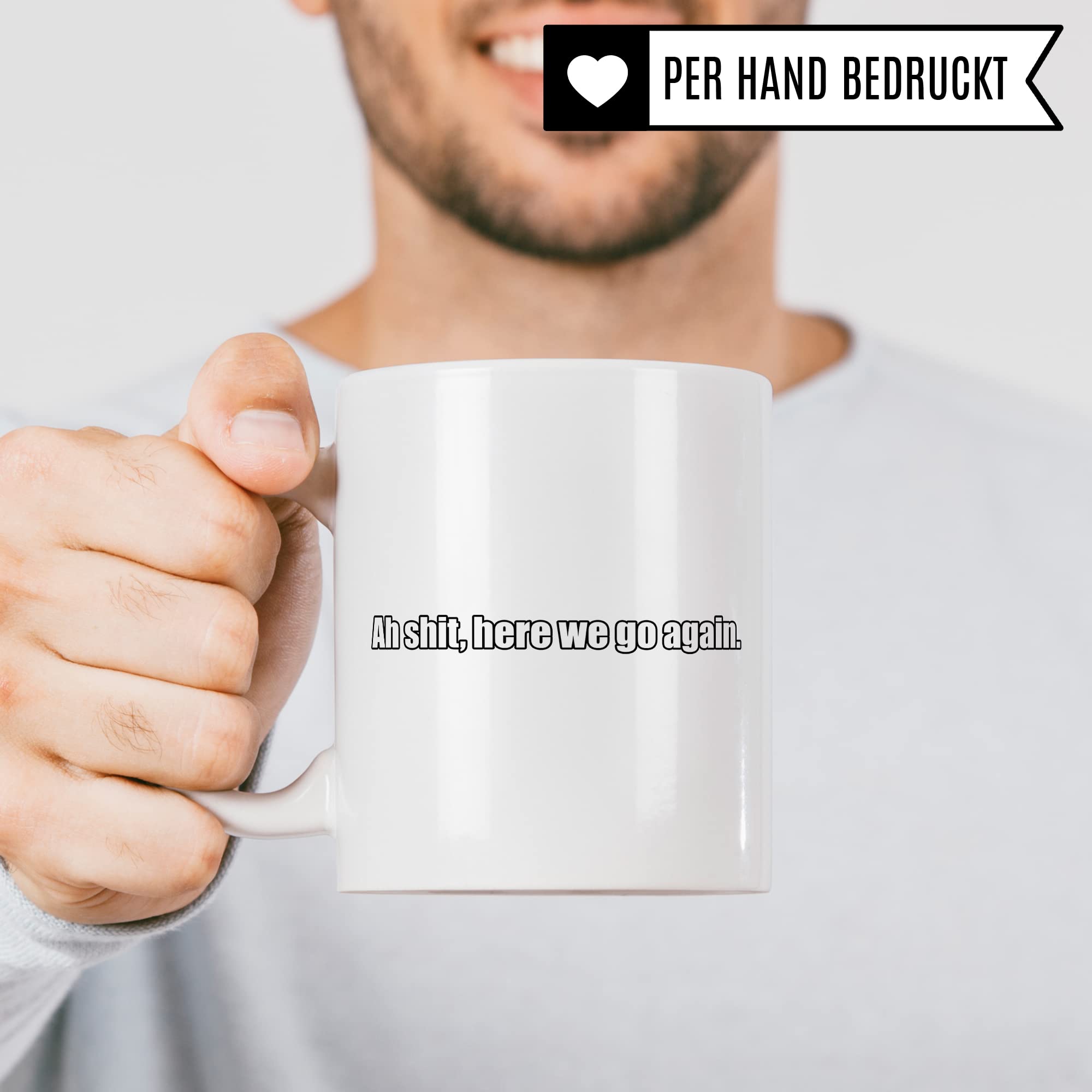 Meme Tasse - Ah shit here we go again Spruch lustig Ironie Sarkasmus - Meme Geschenke Internet Humor Gamer Memes Gaming Zocken Morgen Aufstehen - Handveredelter Kaffee-Becher