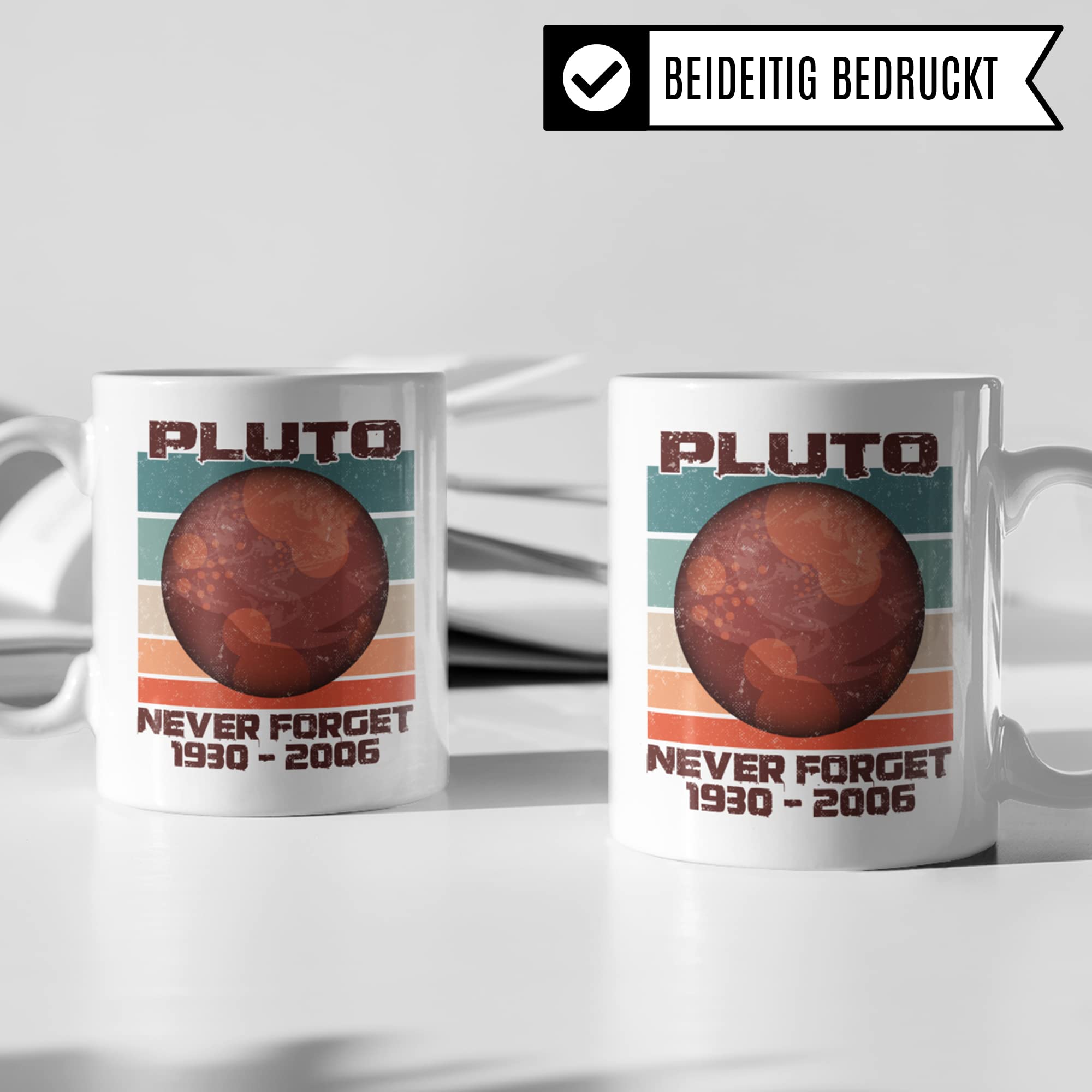 Tasse Pluto Never Forget 1930 2006, Astronomie Weltraum Space Geschenk, Kaffeetasse mit Planet Aufdruck, Kaffeebecher Weltall Raumfahrt Sonnensystem für Astronomen