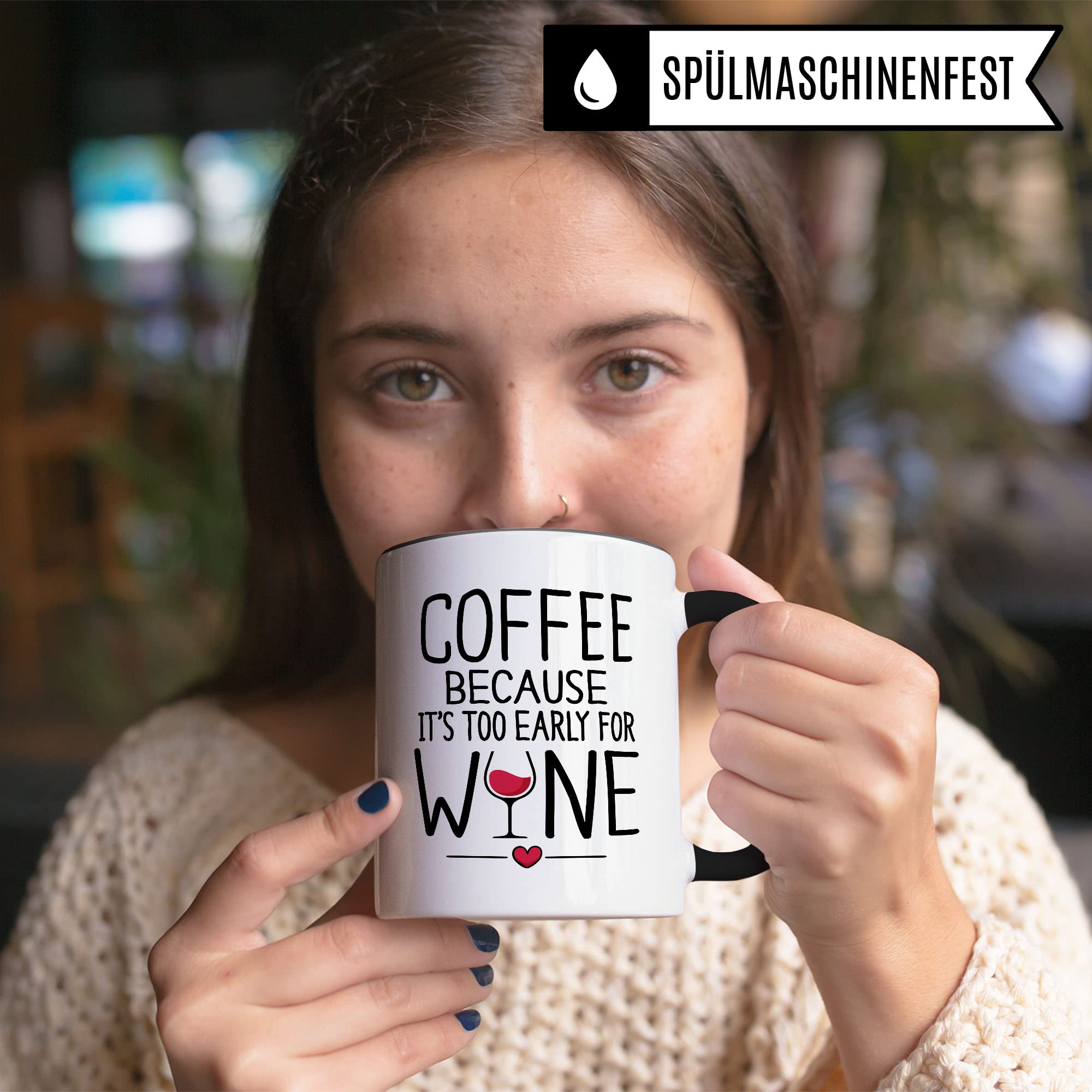 Wein Tasse lustig Coffee because its too early for Wine Geschenk für Wein-Liebhaber lustig Humor Freundin Kollegin Büro Spaß Weintrinker Weinkenner Kaffeetasse Winzer Kaffee-Becher