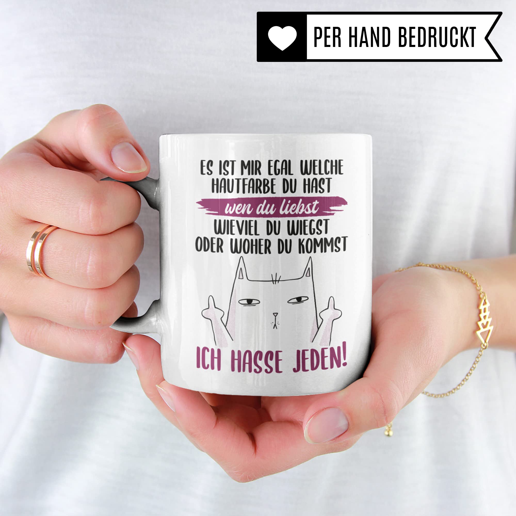 Ich Hasse Jeden Tasse - Katzen Kaffeebecher mit Spruch & Katzenmotiv - lustige Lieblingstasse gegen Rassismus und Homophobie Spruch: Egal welche Hautfarbe - Katze Kaffeetasse