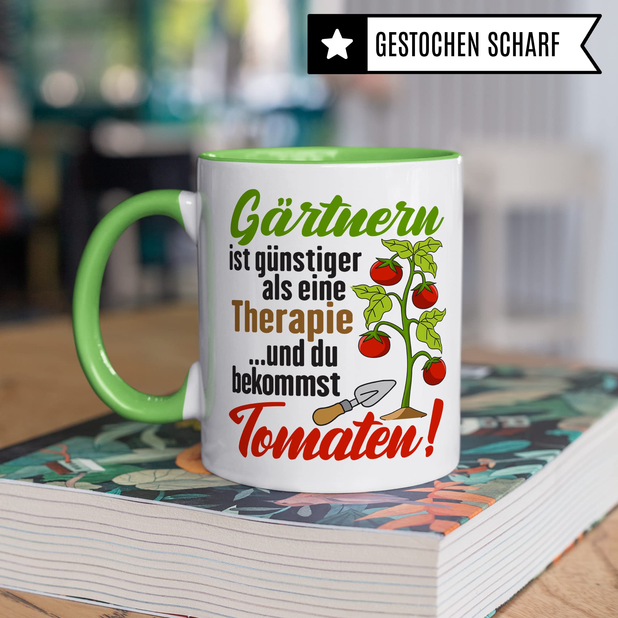 Garten Tasse, Gärtnern ist günstiger als eine Therapie - ...und du bekommst Tomaten!, Geschenk Gartenliebhaber Garten-Motiv Kaffeebecher Hobby-Gärtner Hobby-Gärtnerin, Tomaten-Pflanzen-Motiv Kaffeetasse