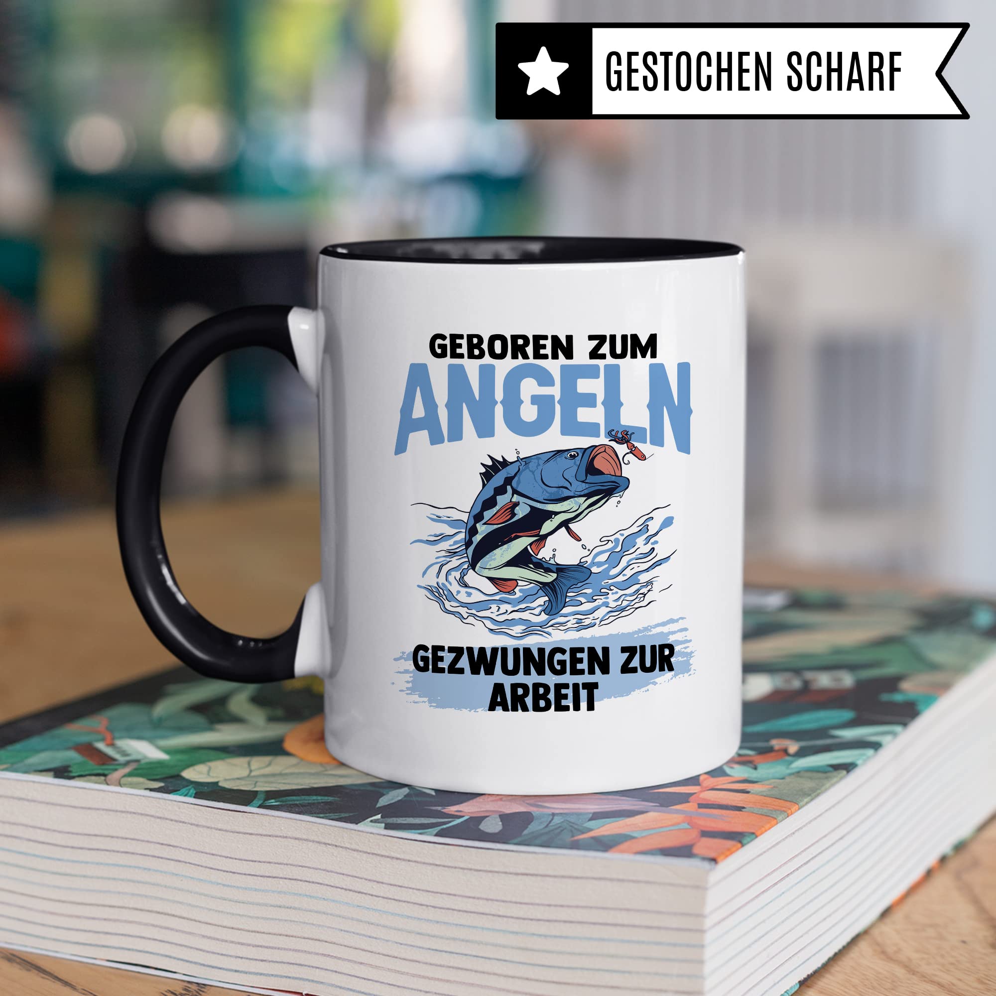 Tasse Angler, Geboren zum Angeln - Gezwungen zur Arbeit Geschenk Geschenkidee Fischer Bürogeschenk Kaffeetasse mit Spruch lustig Kaffee-Becher