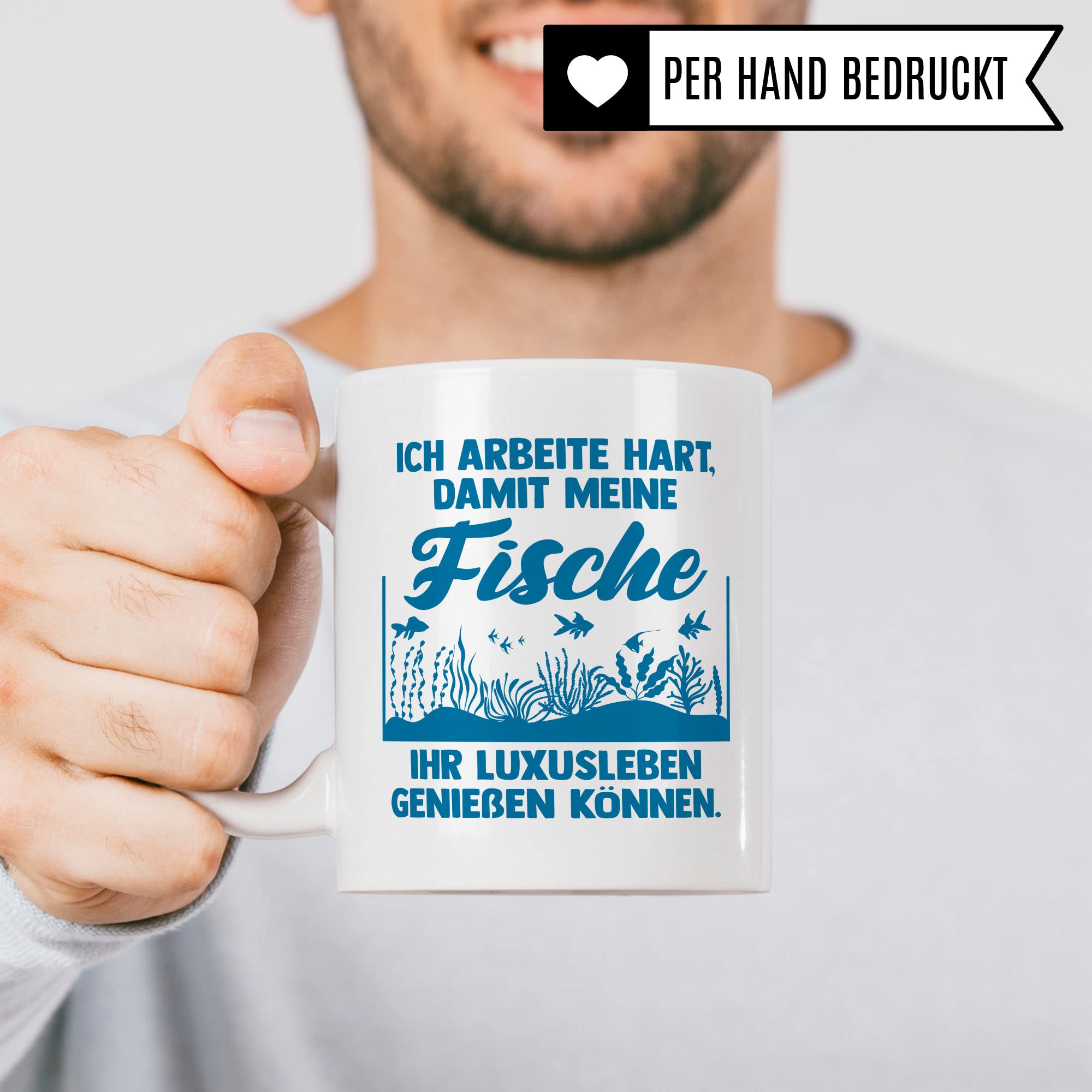 Aquarium Tasse, Ich arbeite hart, damit meine Fische ihr Luxusleben genießen können, Fische Geschenk, Spruch lustig Fischeliebhaber Aquariumbesitzer Geschenk-Idee