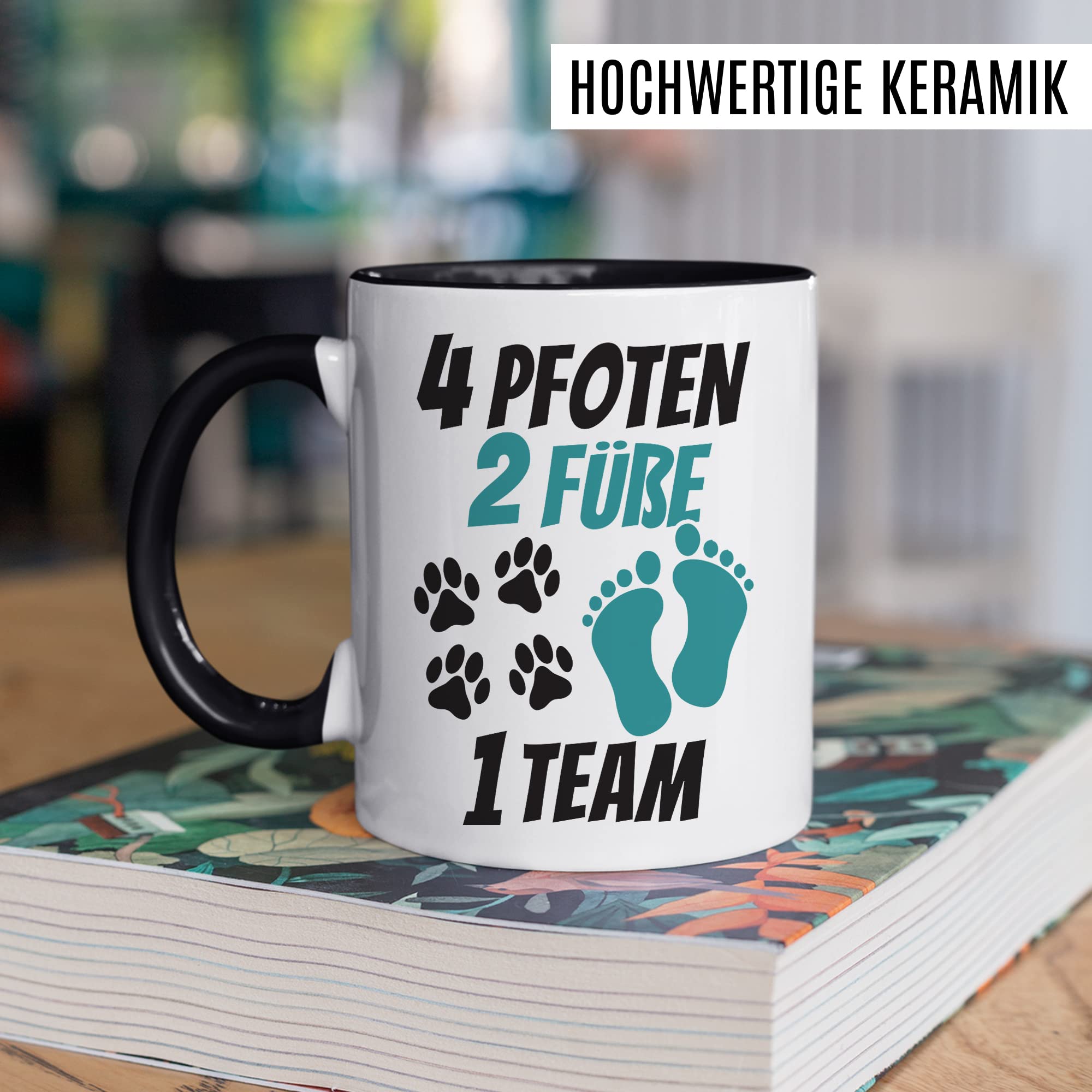 Tasse Hundebesitzer Geschenk, 4 Pfoten 2 Füße 1 Team Geschenkidee Kaffeetasse mit Spruch Hundehalter Hunde-Liebhaber Hund Kaffee-Becher Hand & Pfote Vierbeiner