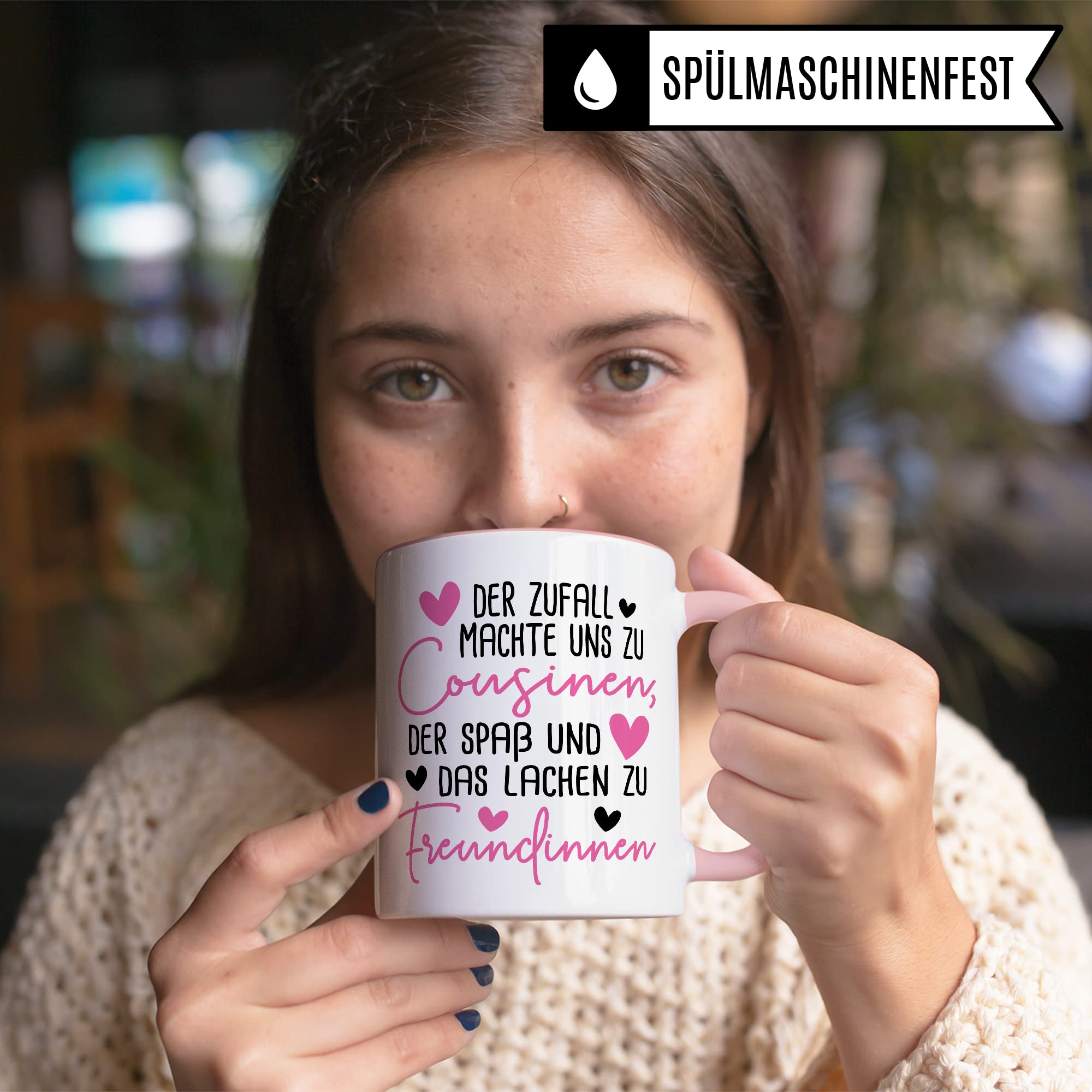 Tasse Cousine, Der Zufall machte uns zu Cousinen der Spaß und das Lachen zu Freundinnen Kaffetasse mit Spruch Kaffee-Becher Teetasse mit Motiv für Cousinen Freundin Geschenkidee