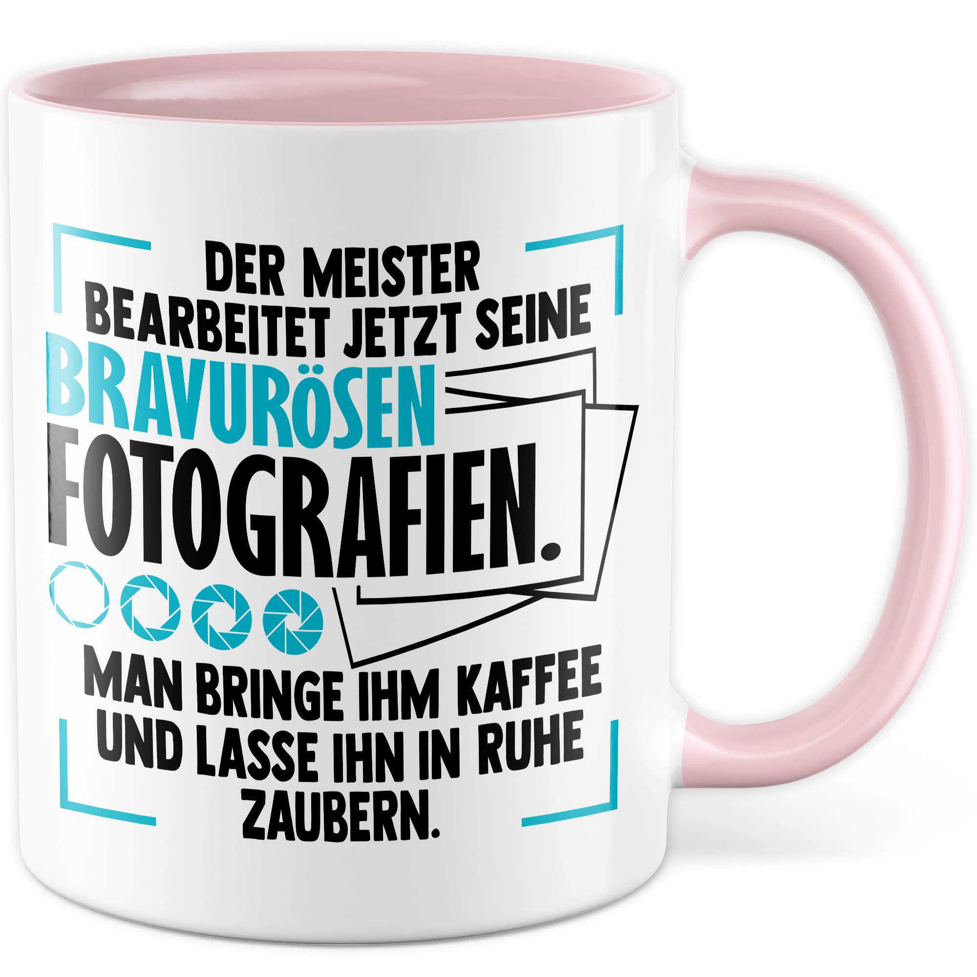 Tasse Kameramann Geschenk, Der Meister bearbeitet jetzt seine meisterhaften Fotografien Geschenkidee Fotograf Kaffee-Becher Kaffeetasse Tasse mit Spruch lustig Kamera