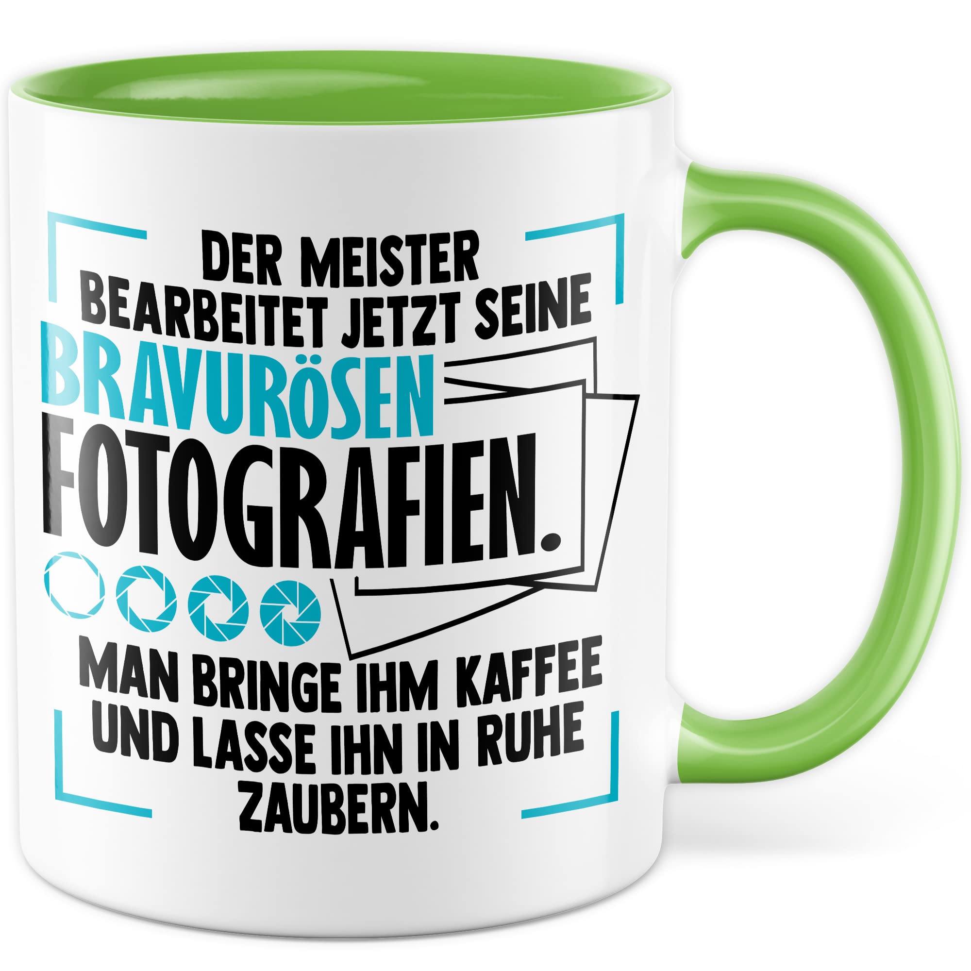 Tasse Kameramann Geschenk, Der Meister bearbeitet jetzt seine meisterhaften Fotografien Geschenkidee Fotograf Kaffee-Becher Kaffeetasse Tasse mit Spruch lustig Kamera