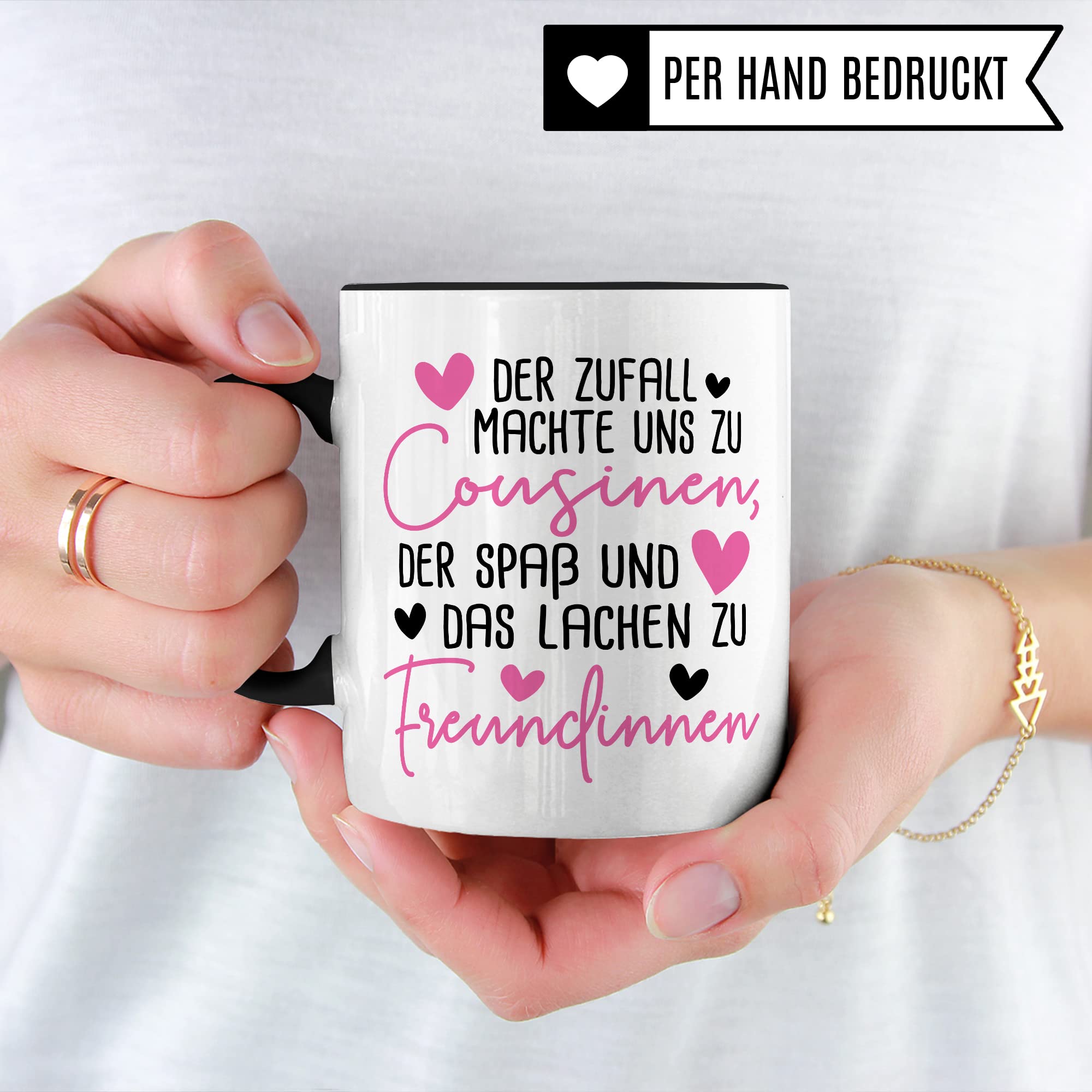 Tasse Cousine, Der Zufall machte uns zu Cousinen der Spaß und das Lachen zu Freundinnen Kaffetasse mit Spruch Kaffee-Becher Teetasse mit Motiv für Cousinen Freundin Geschenkidee