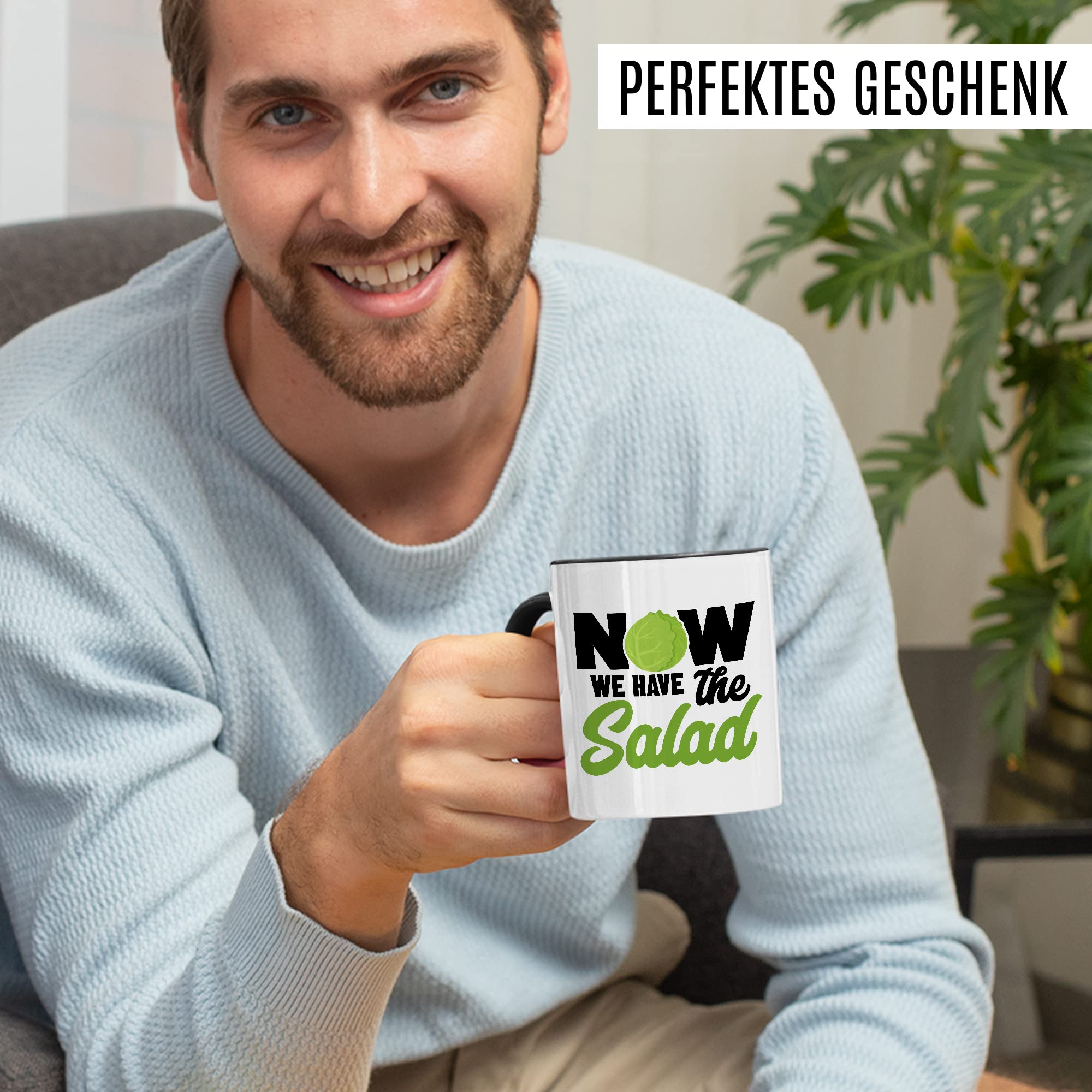 Witz Tasse mit Spruch Denglisch Kaffeetasse Humor Now we have the salad Witz Kaffee-Becher Englisch-Lehrer Geschenk lustig Jetzt haben wir den Salat Sprichwort Geschenkidee Wortspiel