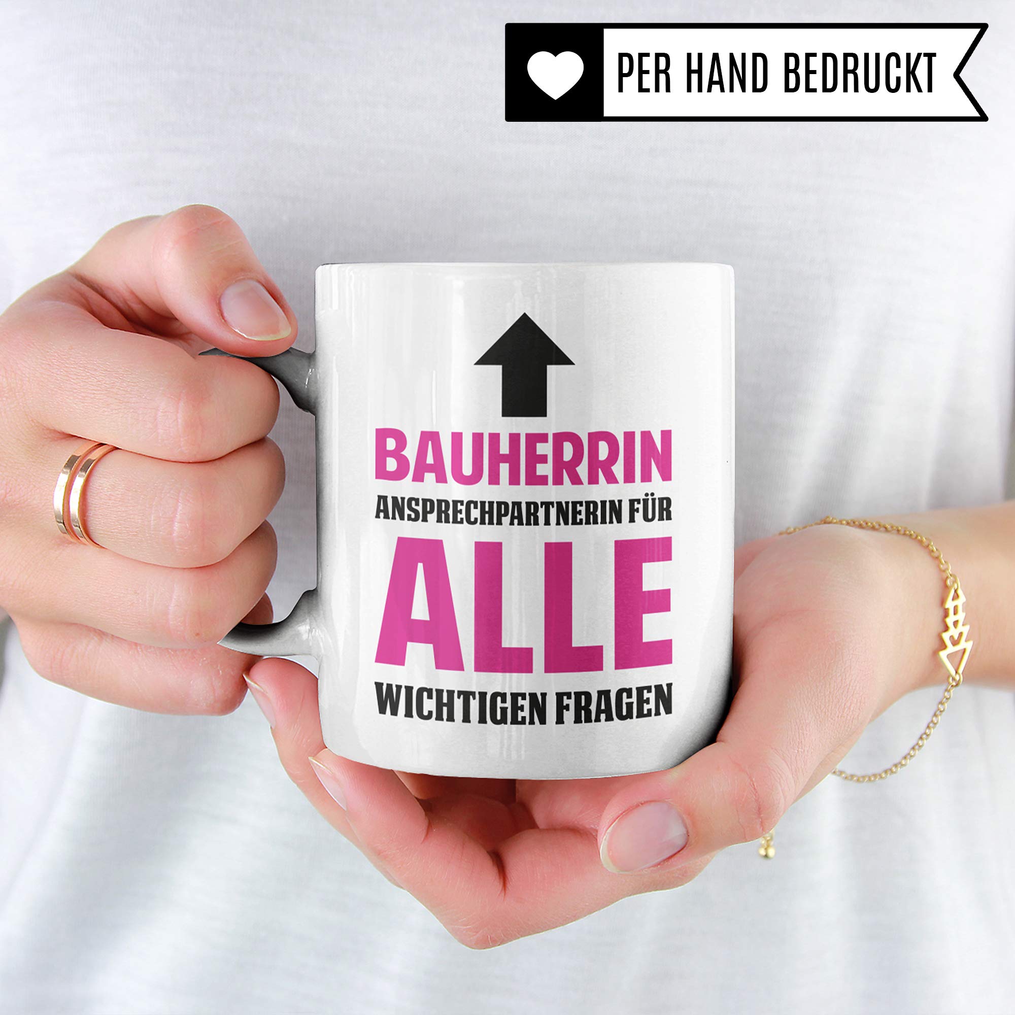 Pagma Druck Bauherrin Tasse, Richtfest Geschenk, Becher Geschenke zum Richtfest, Hausbau Haus Baustelle Geschenkidee, Eigenheim Einweihung Kaffeetasse für Häuslebauer & Hausbauer