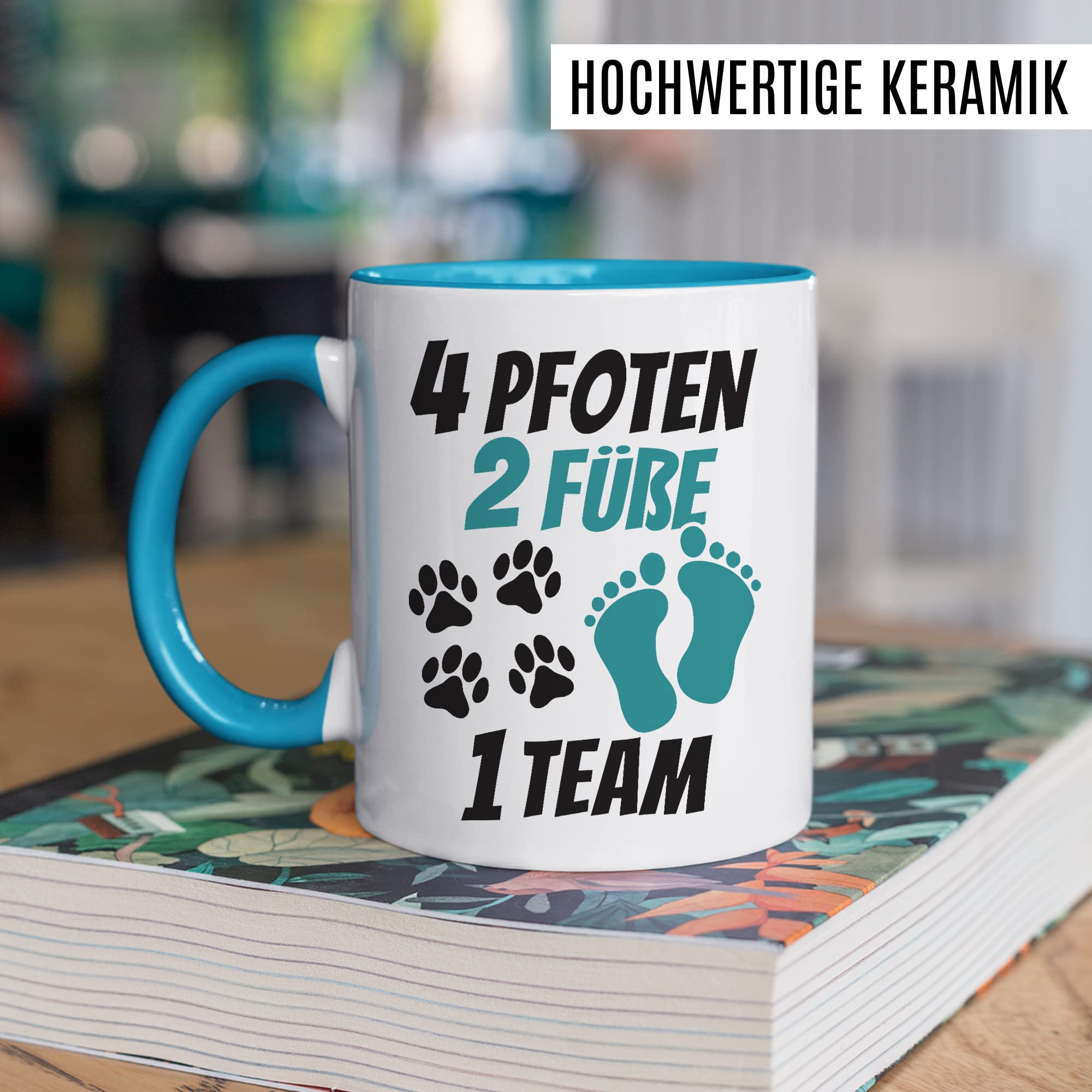 Tasse Hundebesitzer Geschenk, 4 Pfoten 2 Füße 1 Team Geschenkidee Kaffeetasse mit Spruch Hundehalter Hunde-Liebhaber Hund Kaffee-Becher Hand & Pfote Vierbeiner