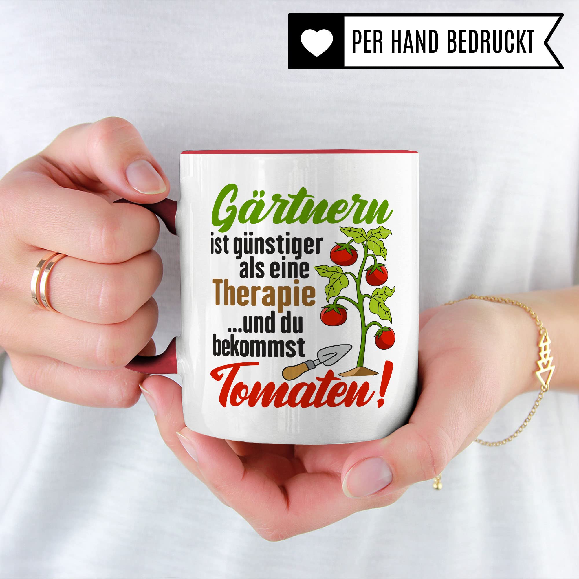 Garten Tasse, Gärtnern ist günstiger als eine Therapie - ...und du bekommst Tomaten!, Geschenk Gartenliebhaber Garten-Motiv Kaffeebecher Hobby-Gärtner Hobby-Gärtnerin, Tomaten-Pflanzen-Motiv Kaffeetasse