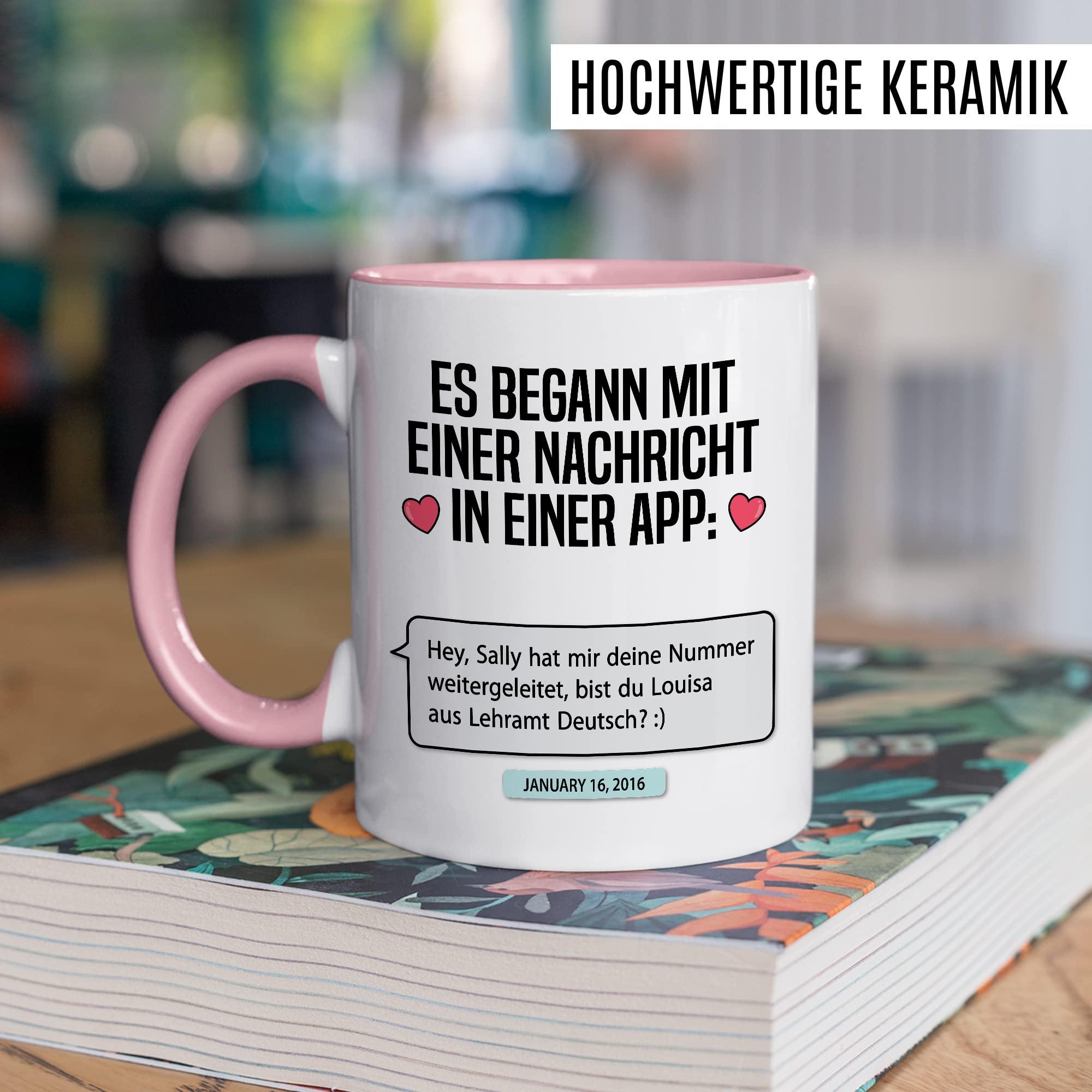 Valentinstag Tasse personalisierbar Geschenk, Es begann mit einer Nachricht in einer App: (personalisiert) Geschenkidee Freundin Kaffeetasse mit anpassbarem Text persönlicher Kaffee-Becher