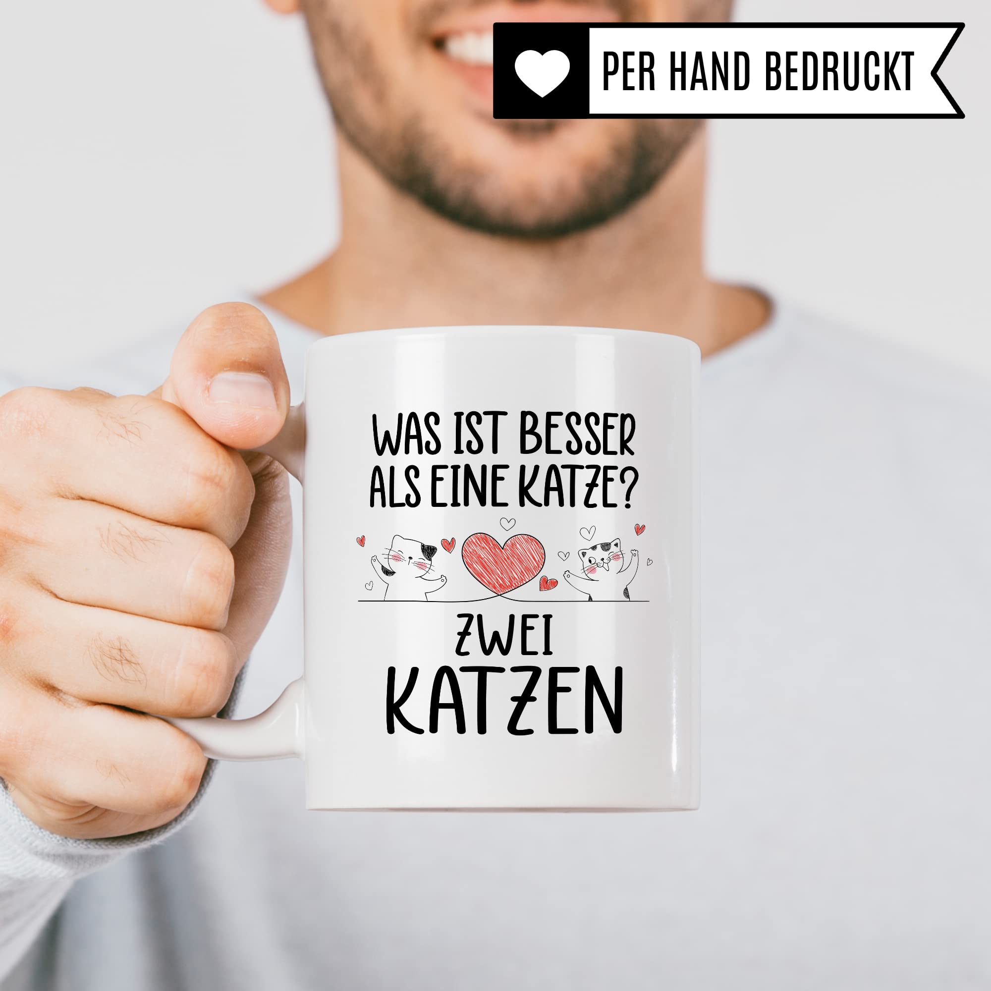 Katzen Tasse Kaffeetasse Humor Kaffee-Becher mit Spruch Katze Witz Katzenmama Geschenk Geschenkidee für Katzenliebhaber Kaffee und Katzen Kaffeeliebhaber Tasse fürs Büro Zwei Katzen