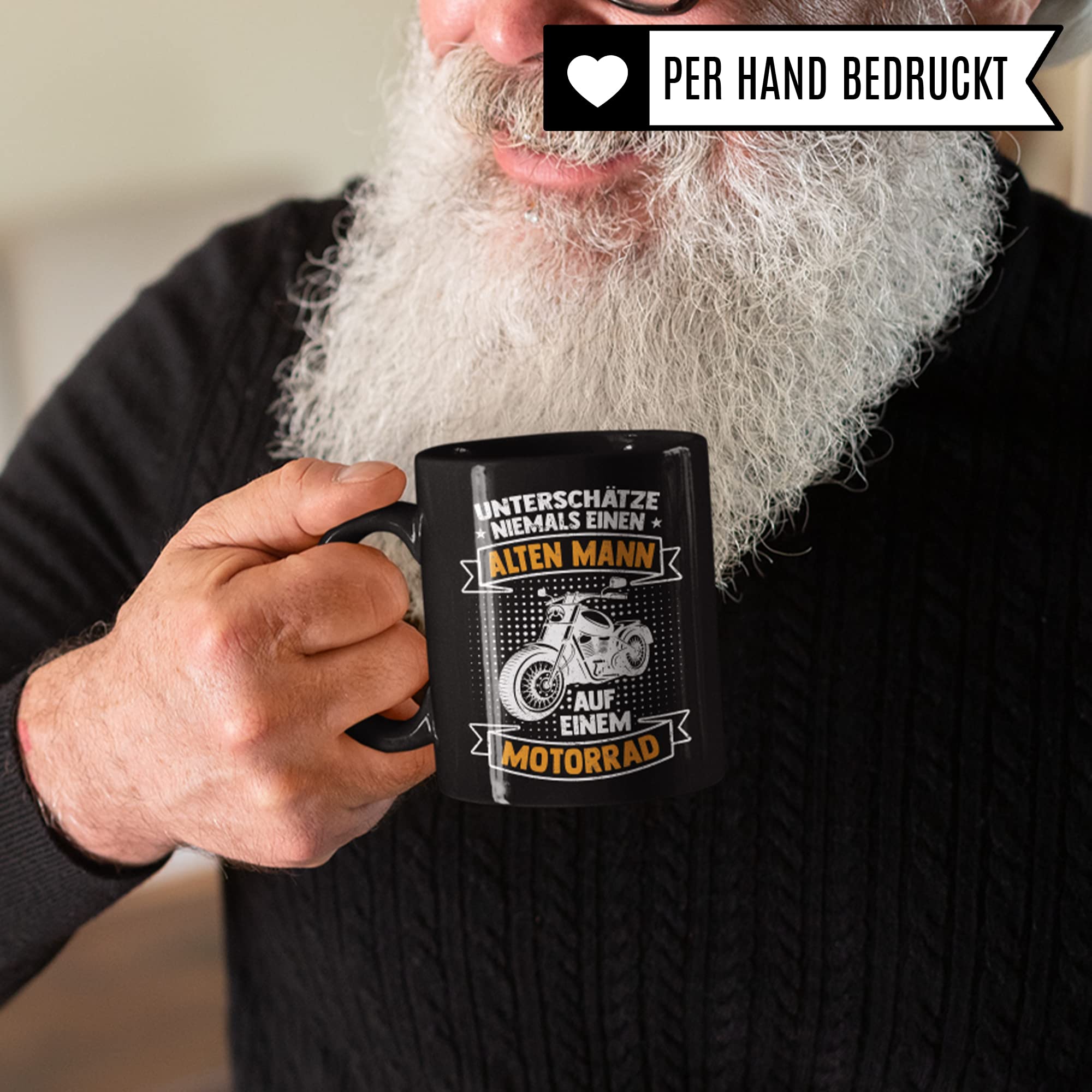 Motorrad Tasse, Unterschätze niemals einen alten Mann auf einem Motorrad, Biker Geschenk Spruch lustig Motiv Geschenkidee Kaffeetasse Motorradfahrer Männer Kaffeebecher