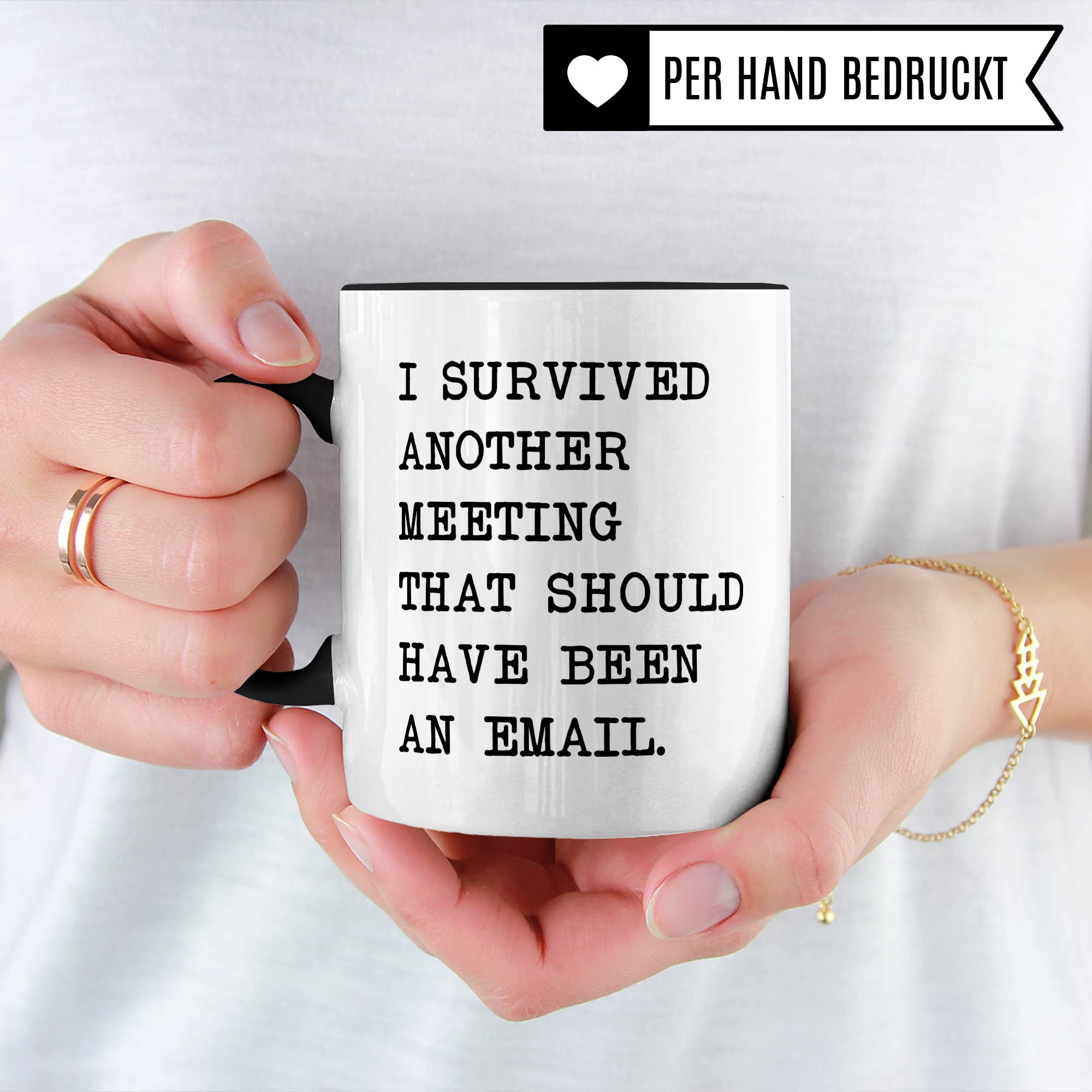 Tasse Büro lustig, I survived another Meeting that should have been an E-Mail, Geschenk für Kollege Arbeit, Kaffeetasse Humor Witz Office Schreibtisch, Kaffee-Becher