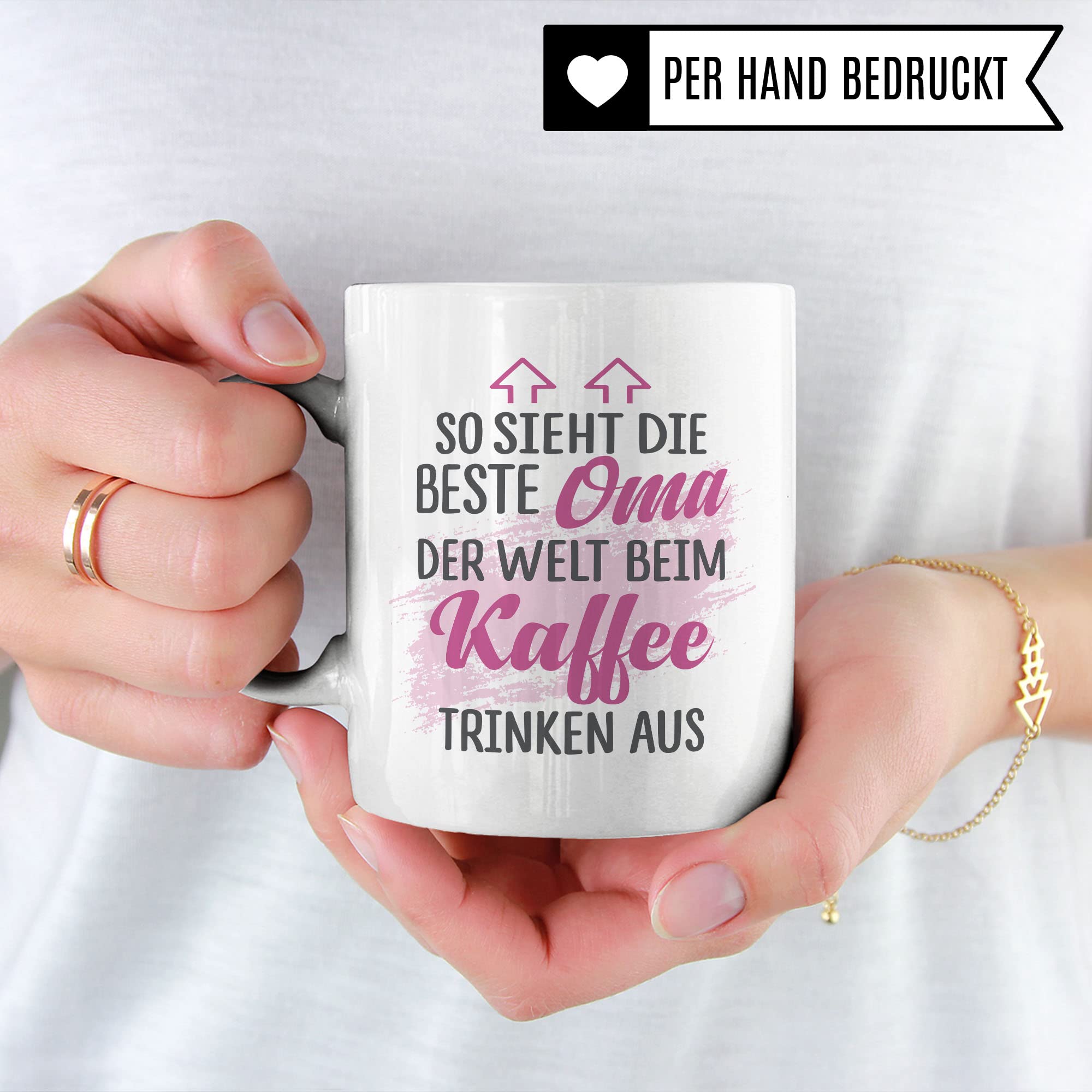 Tasse Oma Geschenk, So sieht die beste Oma der Welt beim Kaffee trinken aus Geschenkidee Großmutter Kaffeetasse mit Spruch Kaffee-Becher Teetasse Familie