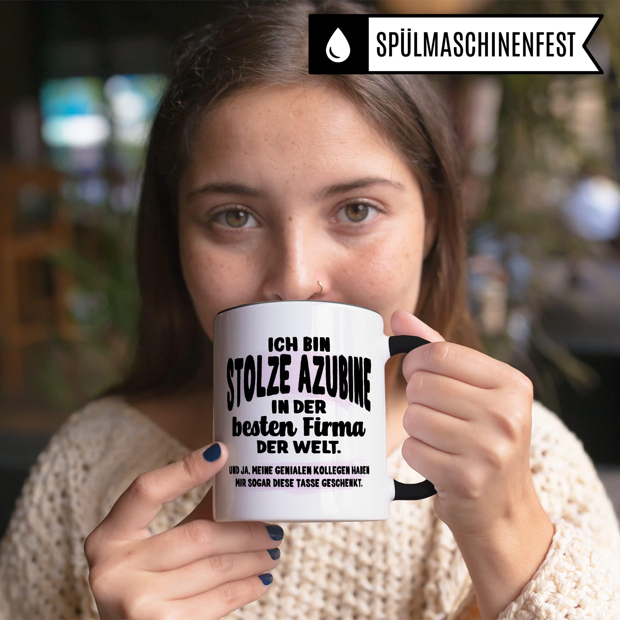 Stolze Azubine Tasse Kaffeetassen Azubine Ausbildung Kaffee-Becher Lehrling Ausbildung Beste Firma Spruch Becher Geschenkidee Azubine-Geschenk Auszubildende lustig Witz Humor