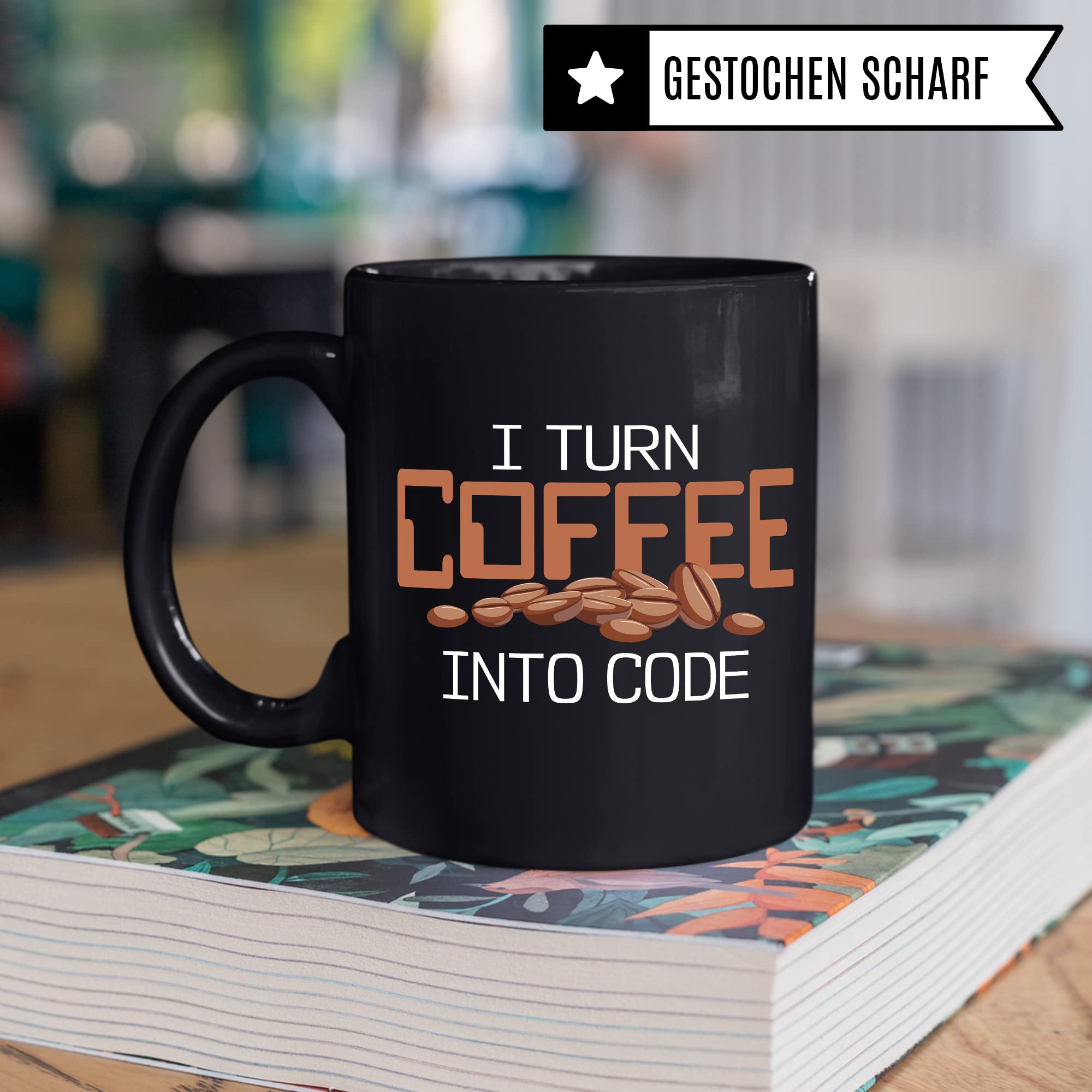 Informatik Geschenk Tasse, I turn Coffee into Code Geschenkidee für Informatiker Kaffee-Becher Informatikerin Programmieren Kaffeetasse mit Spruch lustig Coding