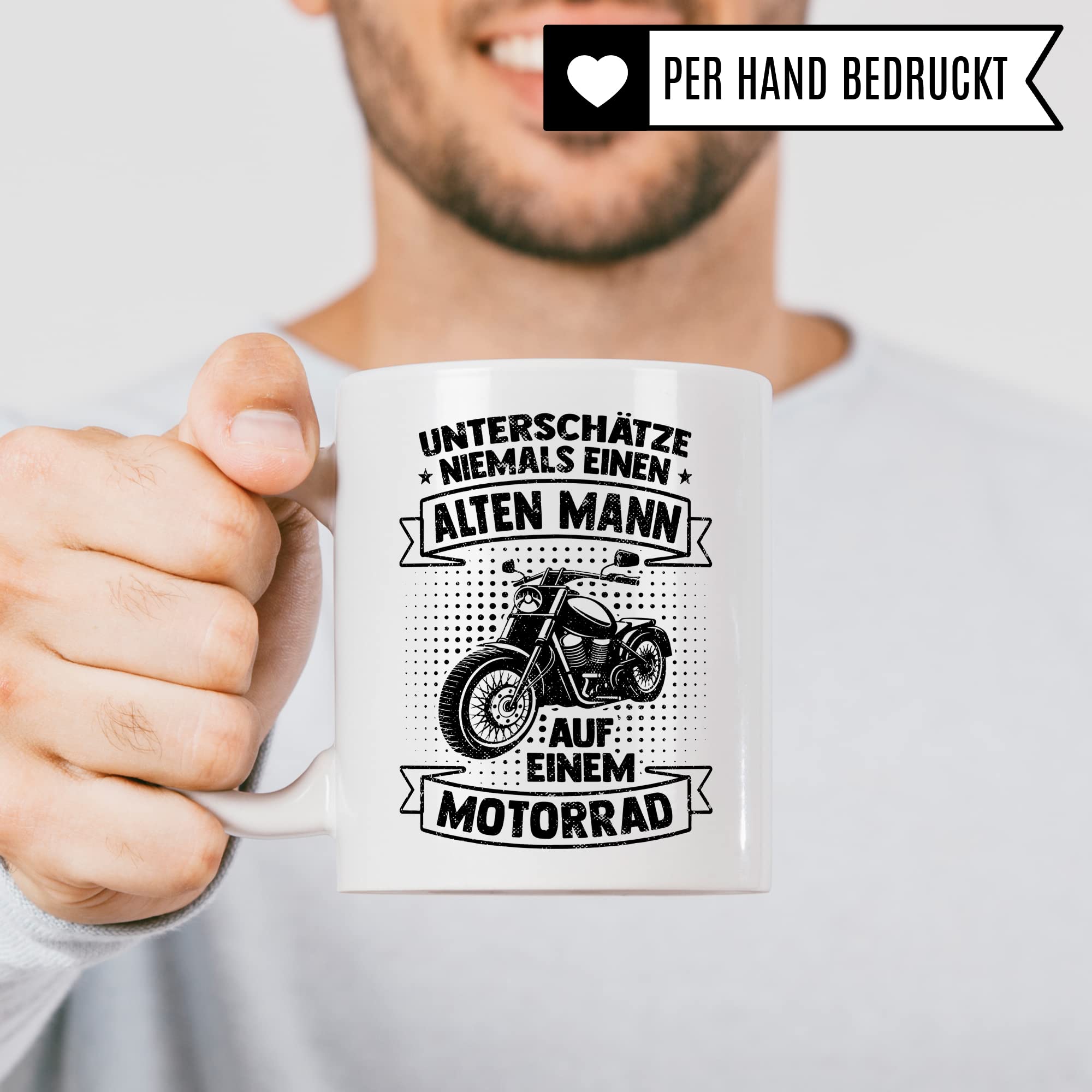 Motorrad Tasse, Unterschätze niemals einen alten Mann auf einem Motorrad, Biker Geschenk Spruch lustig Motiv Geschenkidee Kaffeetasse Motorradfahrer Männer Kaffeebecher