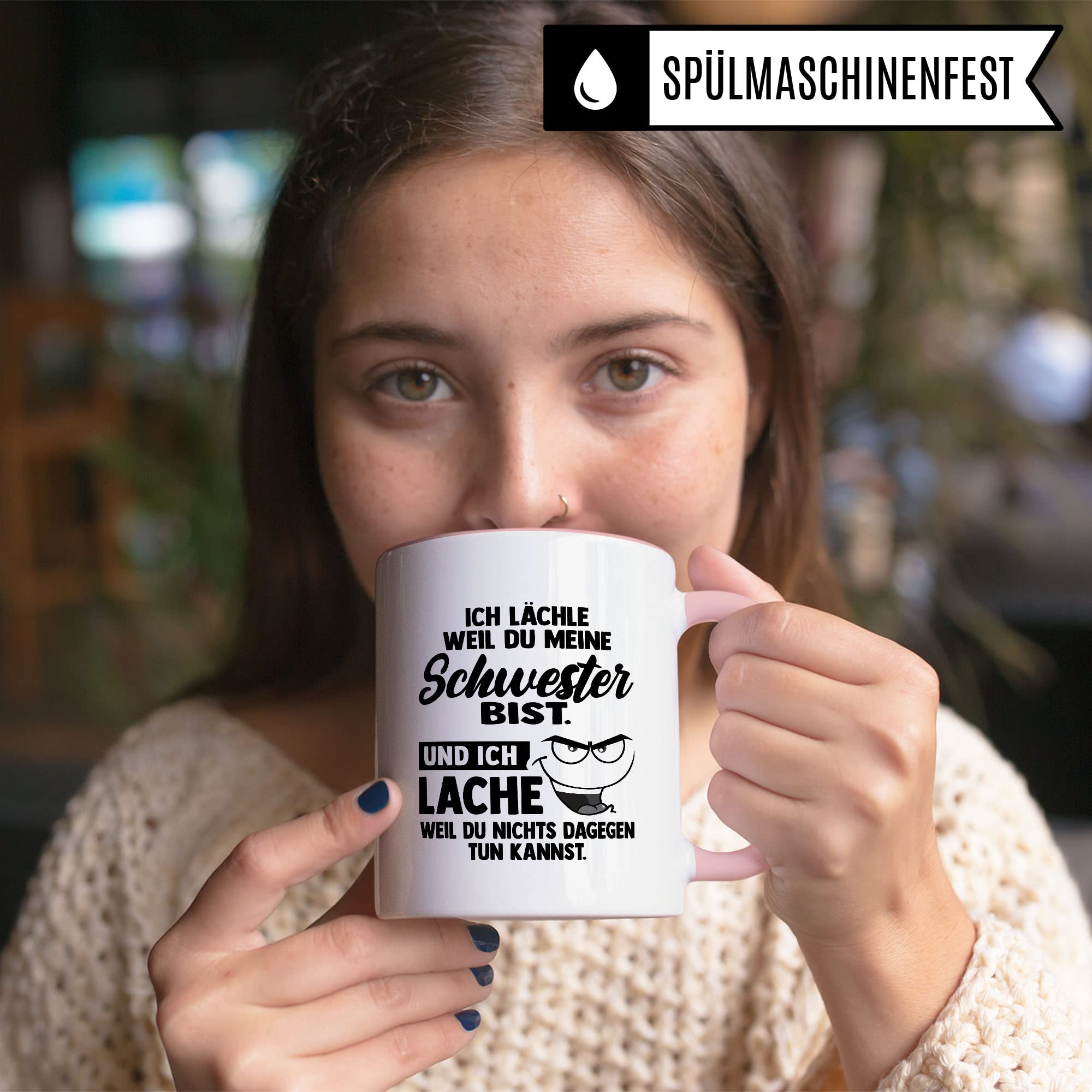 Tasse Schwester Geschenk, Ich lächle weil du meine Schwester bist Geschenkidee für die Schwester Kaffee-Becher Kaffeetasse Tasse mit Spruch lustig Teetasse Geschwister