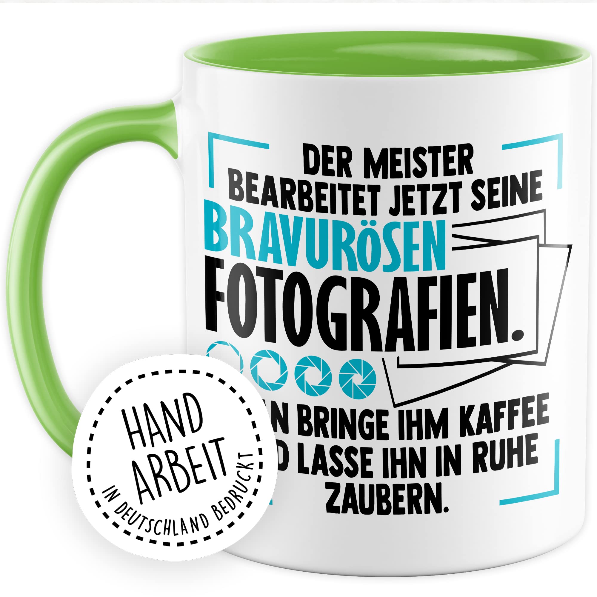 Tasse Kameramann Geschenk, Der Meister bearbeitet jetzt seine meisterhaften Fotografien Geschenkidee Fotograf Kaffee-Becher Kaffeetasse Tasse mit Spruch lustig Kamera