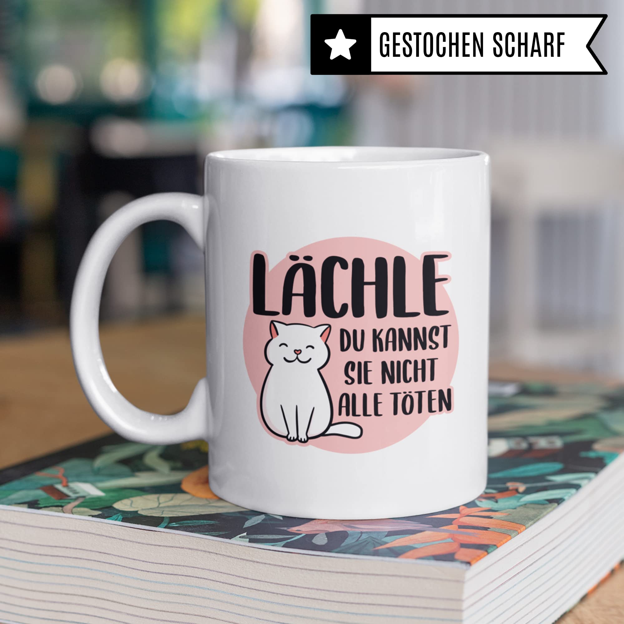 Tasse lustig mit Spruch Lächle du kannst sie nicht alle töten - Kaffee Katzen Lieblingstasse mit Katzenmotiv - Geschenk für Arbeit Büro Katze Kollegin Frauen Freundin Kaffee-Becher