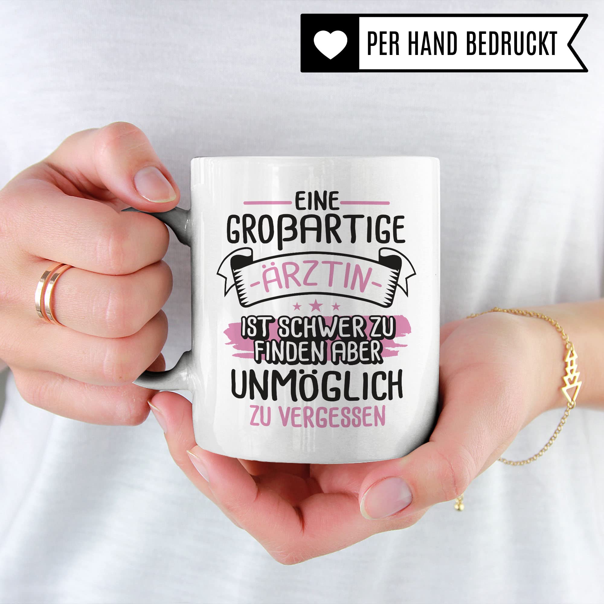 Ärztin Tasse, Eine großartige Ärztin ist schwer zu finden aber unmöglich zu vergessen, Ärztin Geschenk Dankeschön Promotion Tasse schöner Spruch Kaffeetasse Arzt Beruf