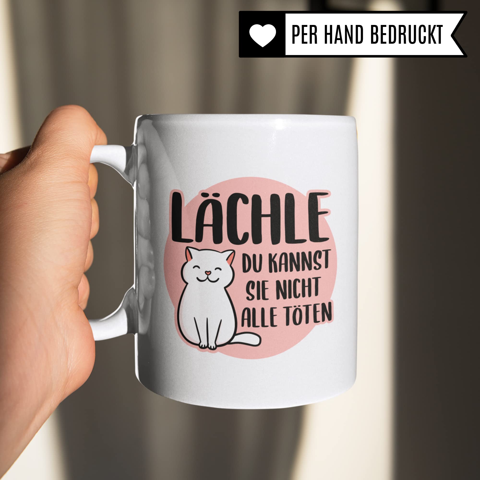 Tasse lustig mit Spruch Lächle du kannst sie nicht alle töten - Kaffee Katzen Lieblingstasse mit Katzenmotiv - Geschenk für Arbeit Büro Katze Kollegin Frauen Freundin Kaffee-Becher