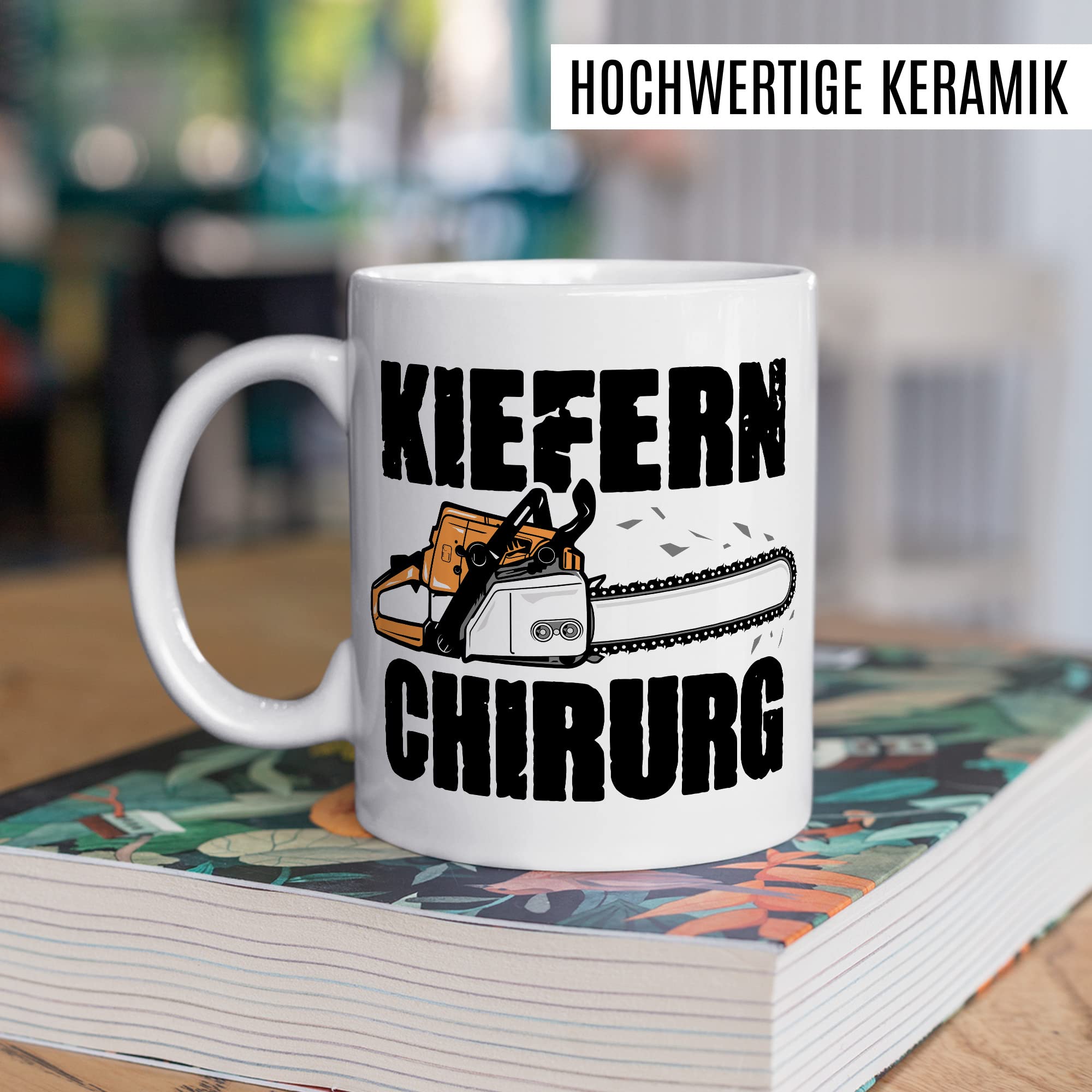 Kiefernchirurg Tasse Kettensäge Geschenkidee Wald Kaffeetasse mit lustigen Spruch Geschenk für Förster Kaffeebecher Holz machen Becher