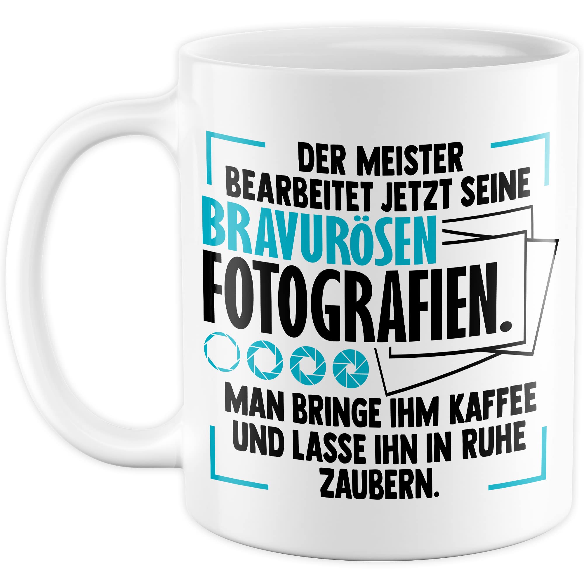 Tasse Kameramann Geschenk, Der Meister bearbeitet jetzt seine meisterhaften Fotografien Geschenkidee Fotograf Kaffee-Becher Kaffeetasse Tasse mit Spruch lustig Kamera