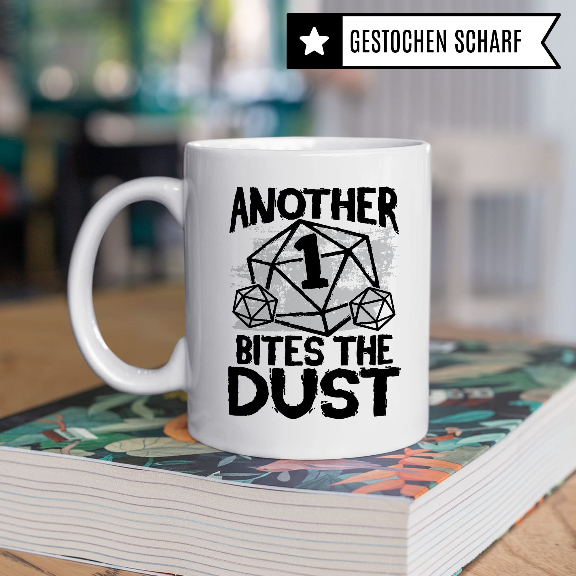 DnD Roleplay Tasse, Another 1 bites the Dust Spruch, DnD Roleplay Geschenk, Rollenspiel Spruch D20 Dice Pen & Paper Tabletop D20 Motiv - RPG Dungeon Kaffee-Becher Geschenkidee