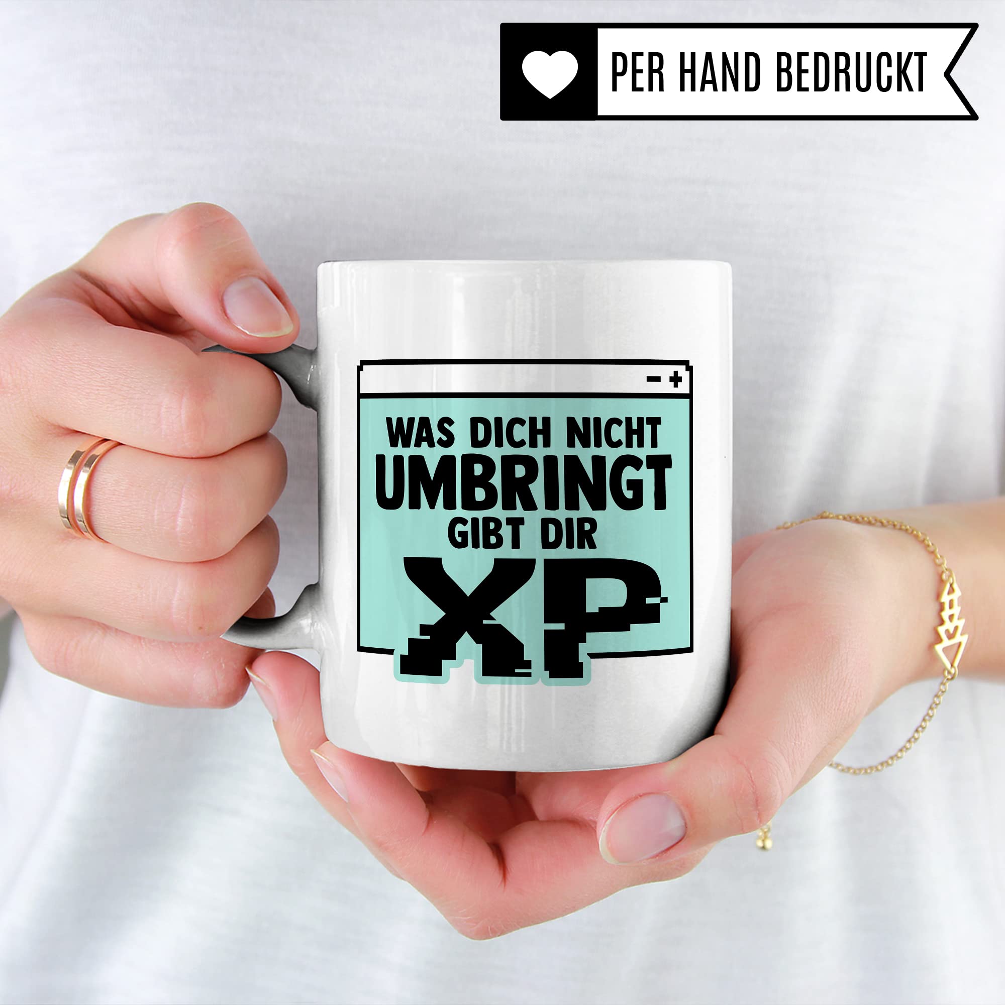 Gamer Tasse, Was dich nicht umbringt gibt dir XP Geschenkidee für Computerspieler und Zocker Kaffee-Becher Geschenk Nerd Gaming Kaffeetasse mit Spruch lustig