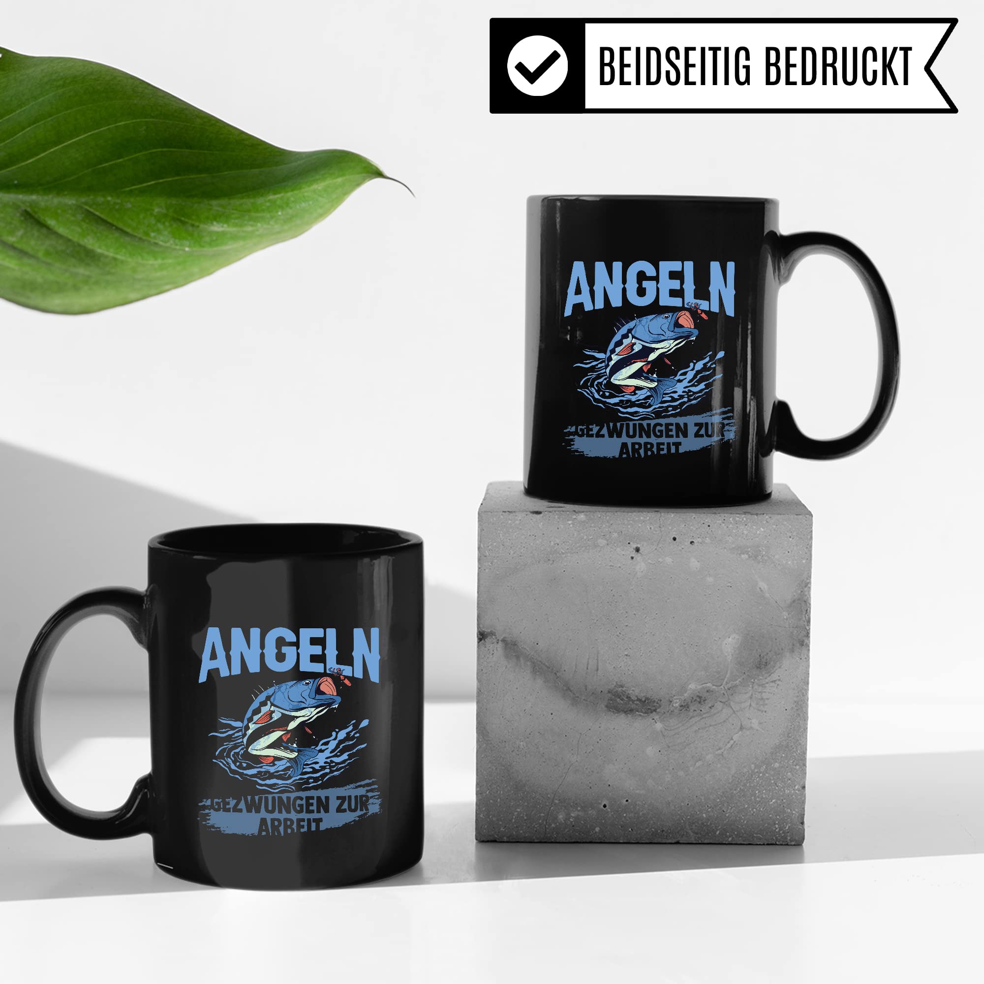 Tasse Angler, Geboren zum Angeln - Gezwungen zur Arbeit Geschenk Geschenkidee Fischer Bürogeschenk Kaffeetasse mit Spruch lustig Kaffee-Becher