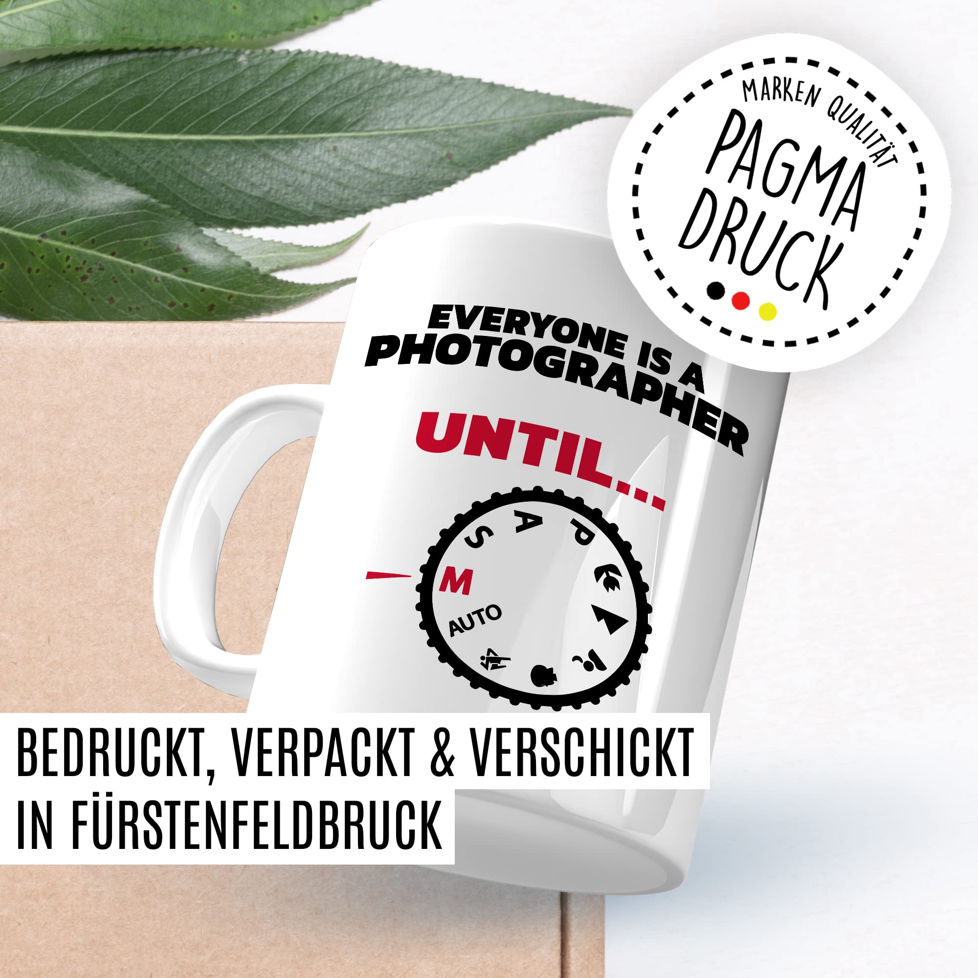 Tasse Fotograf Geschenk, Everyone is a photographer - Until … Geschenkidee Kameramann Kaffee-Becher Kaffeetasse Tasse mit Spruch Kamera fotografieren Objektiv