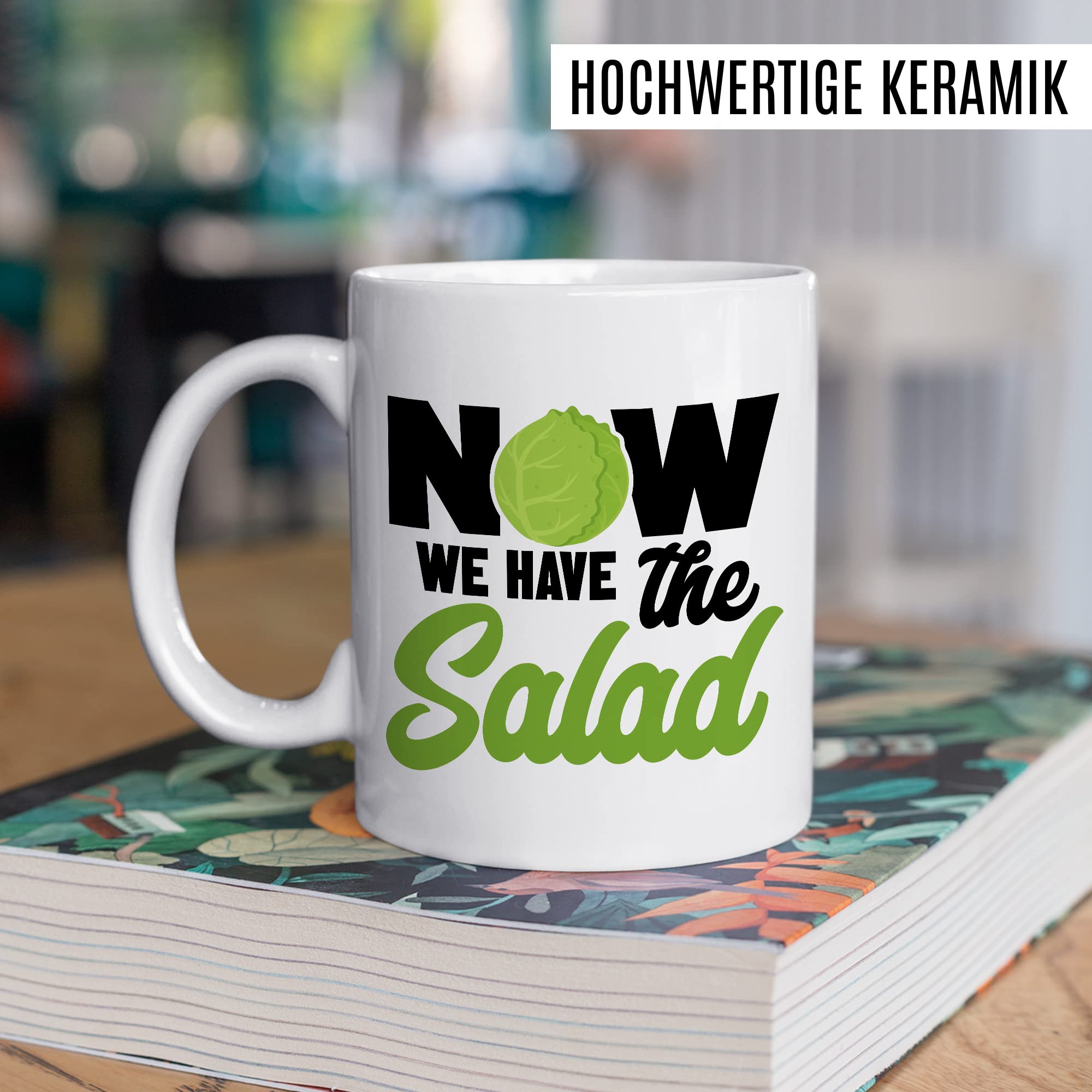 Witz Tasse mit Spruch Denglisch Kaffeetasse Humor Now we have the salad Witz Kaffee-Becher Englisch-Lehrer Geschenk lustig Jetzt haben wir den Salat Sprichwort Geschenkidee Wortspiel