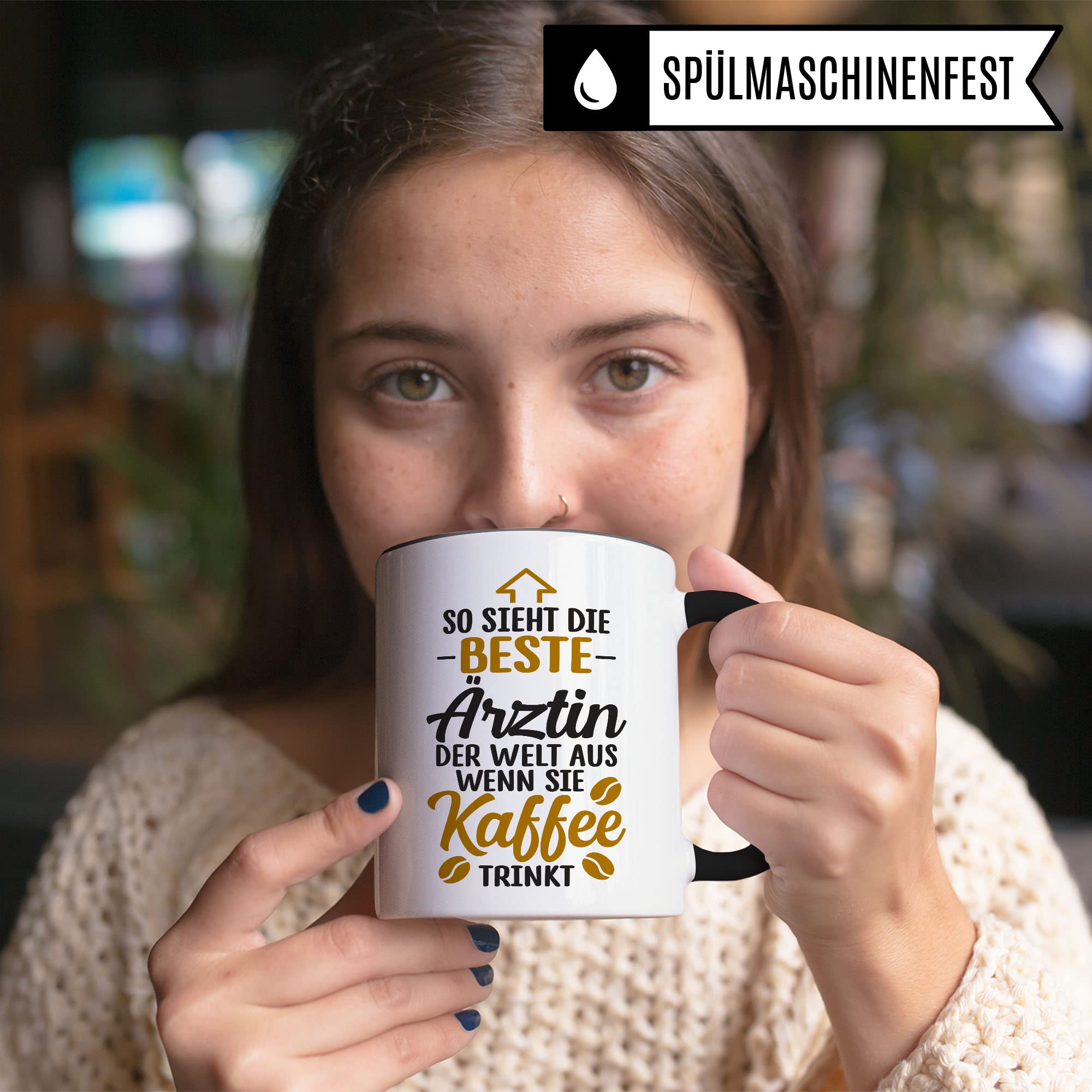 Ärztin Tasse, So sieht die beste Ärztin der Welt aus wenn sie Kaffee trinkt, Ärztin Geschenk Dankeschön Promotion Tasse schöner Spruch schönes Motiv Kaffeetasse Arzt Beruf, Geschenk für die besten Ärztin