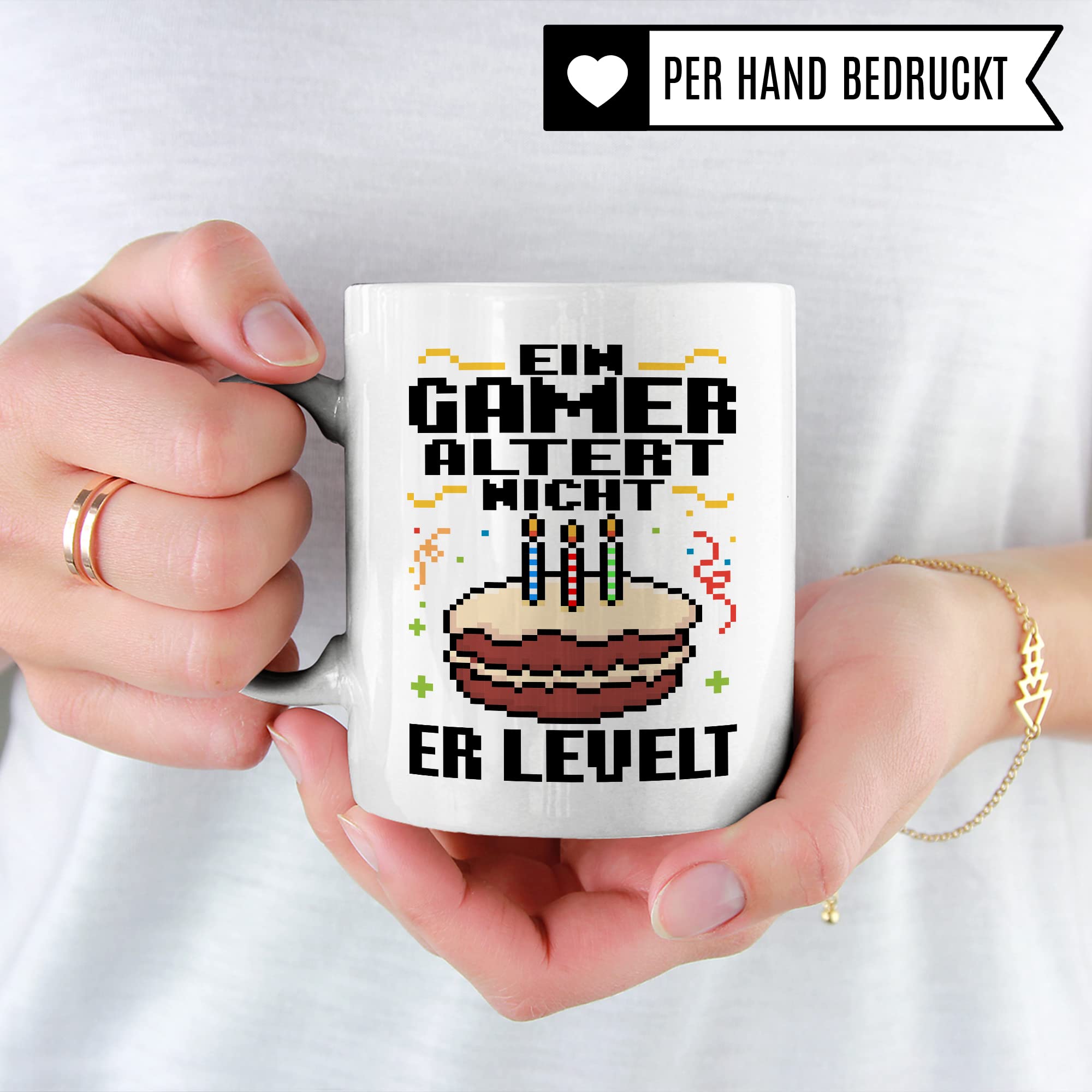 Gamer Tasse, Ein Gamer altert nicht - Er levelt Geschenkidee für Computerspieler, Gaming-Fans und Zocker Geschenk Kaffee-Becher Nerd Gaming Kaffeetasse mit Spruch lustig