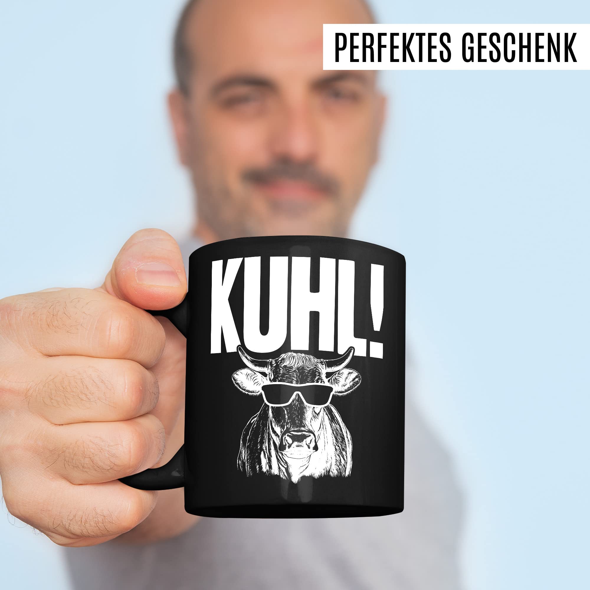 KUHL Tasse mit Spruch witzige Kaffeetasse mit Kuh Motiv Humor Geschenk Geschenkidee Kollegen Büro Kaffee-Becher lustig Freundin Kühe Sonnen Brille Cool Wortwitz Schreibfehler