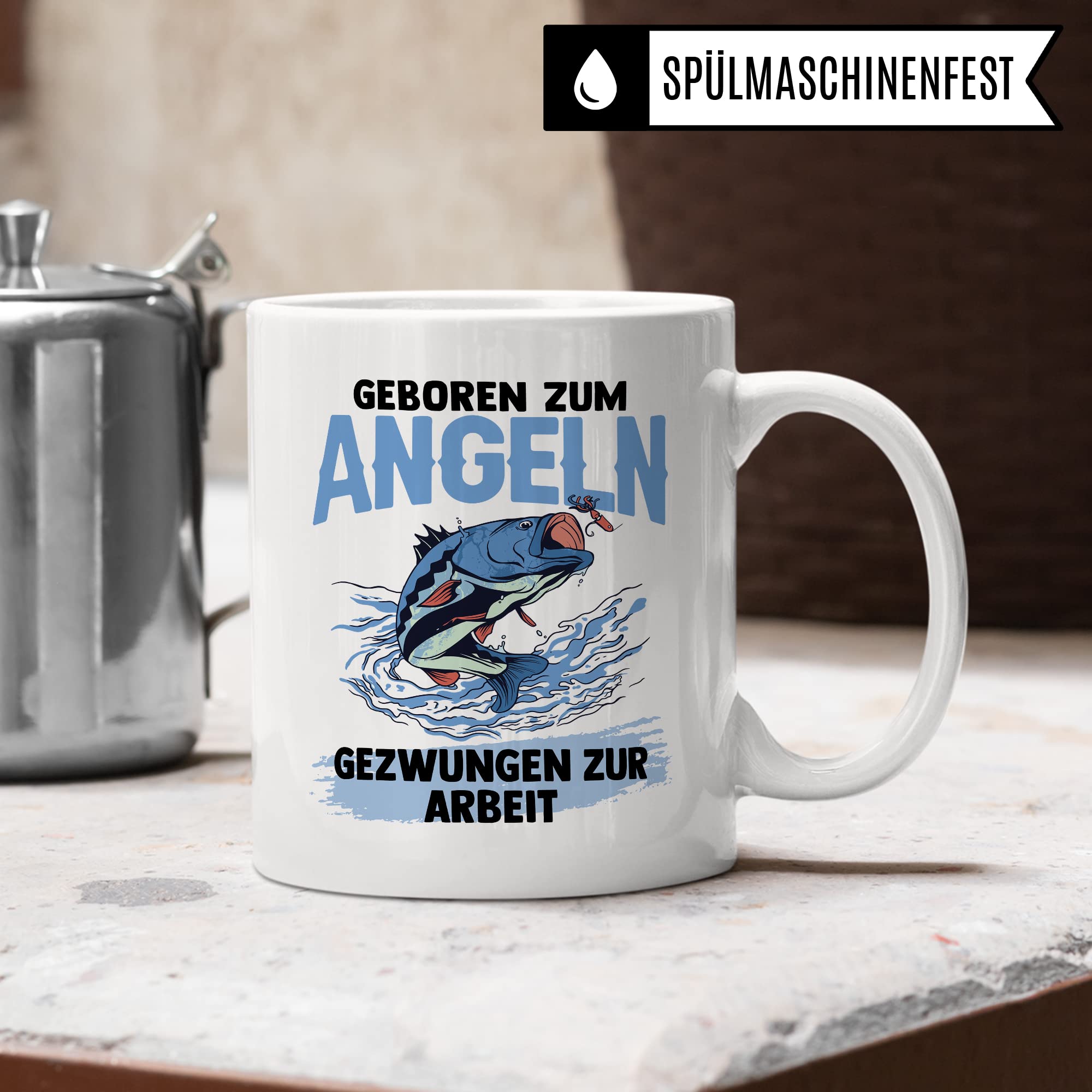 Tasse Angler, Geboren zum Angeln - Gezwungen zur Arbeit Geschenk Geschenkidee Fischer Bürogeschenk Kaffeetasse mit Spruch lustig Kaffee-Becher