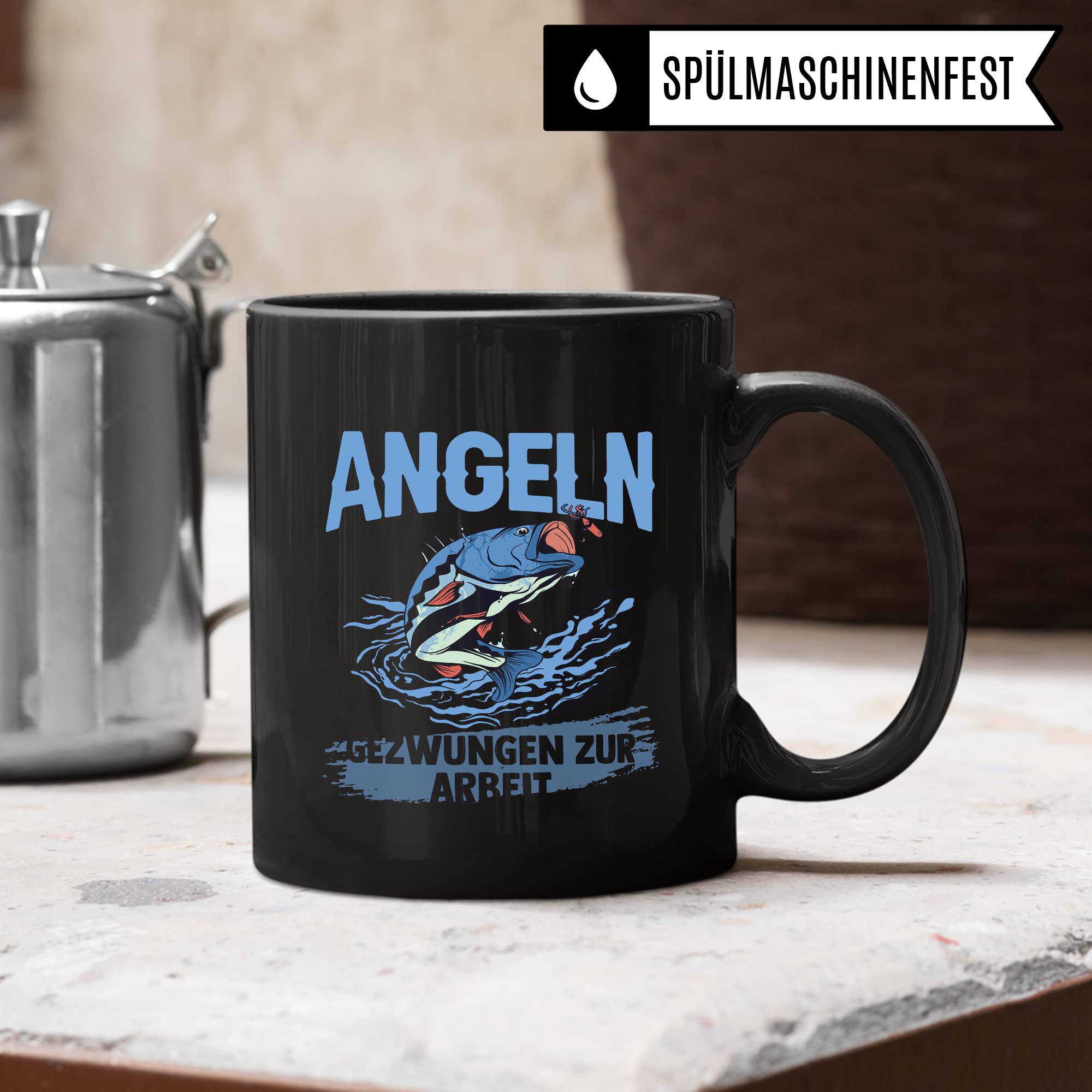 Tasse Angler, Geboren zum Angeln - Gezwungen zur Arbeit Geschenk Geschenkidee Fischer Bürogeschenk Kaffeetasse mit Spruch lustig Kaffee-Becher