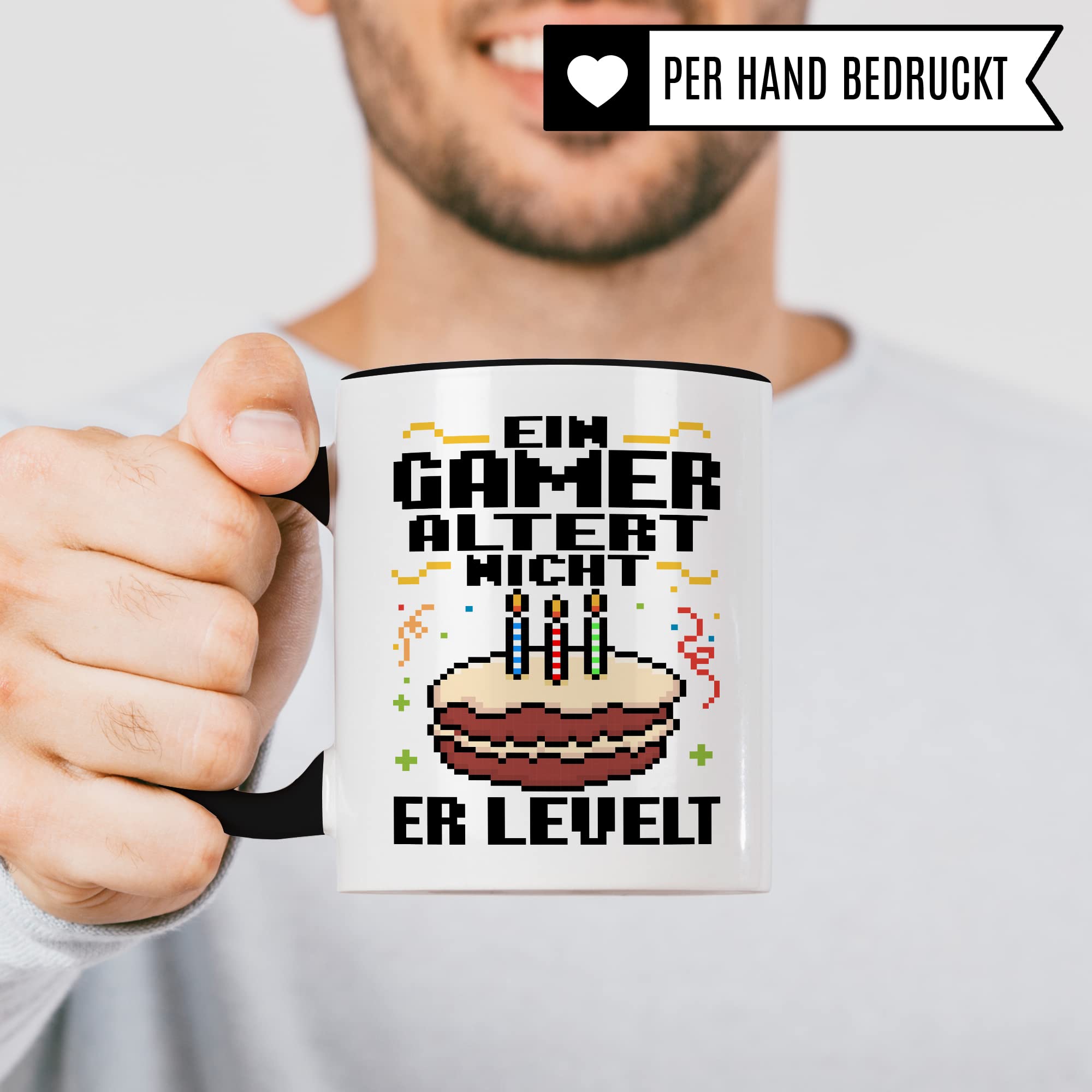 Gamer Tasse, Ein Gamer altert nicht - Er levelt Geschenkidee für Computerspieler, Gaming-Fans und Zocker Geschenk Kaffee-Becher Nerd Gaming Kaffeetasse mit Spruch lustig