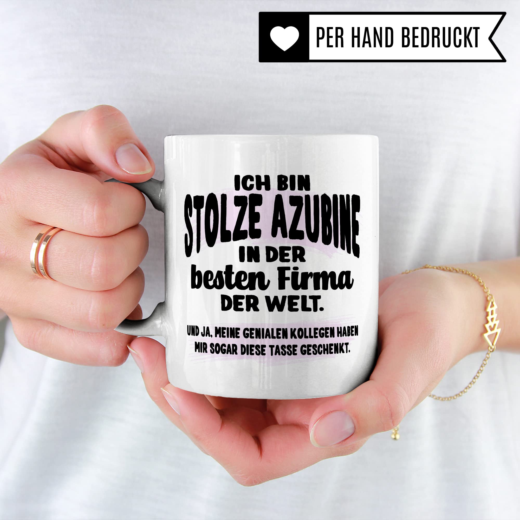 Stolze Azubine Tasse Kaffeetassen Azubine Ausbildung Kaffee-Becher Lehrling Ausbildung Beste Firma Spruch Becher Geschenkidee Azubine-Geschenk Auszubildende lustig Witz Humor